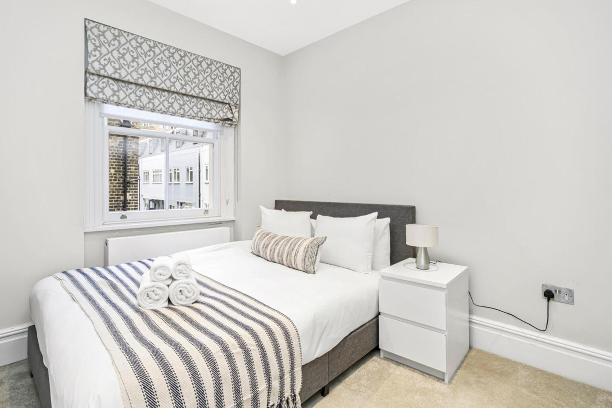 Stunning 3 Bed Paddington Apartment *