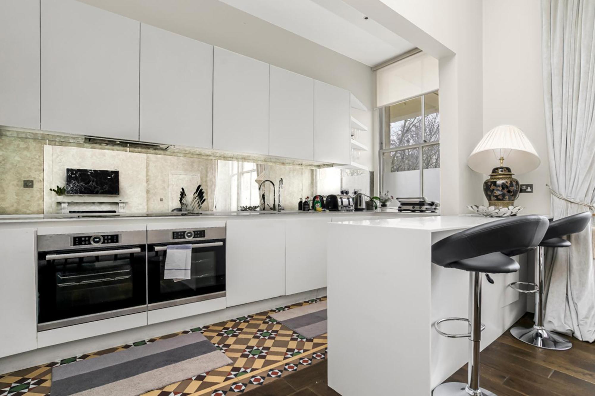 Stunning 3 Bed Paddington Apartment *
