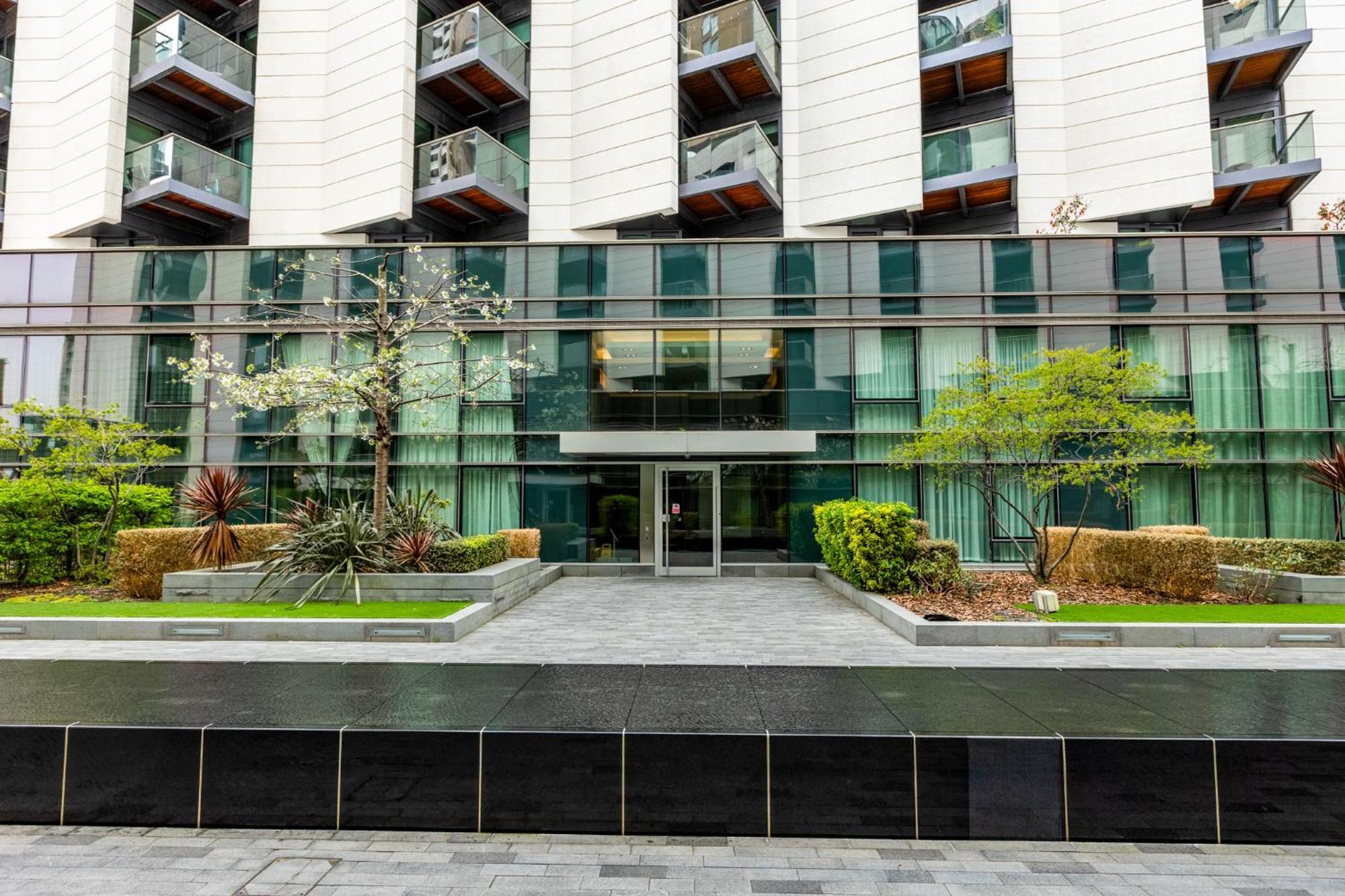 Luxury 1 Bedroom Canary Wharf Couples & Work-friendly * London