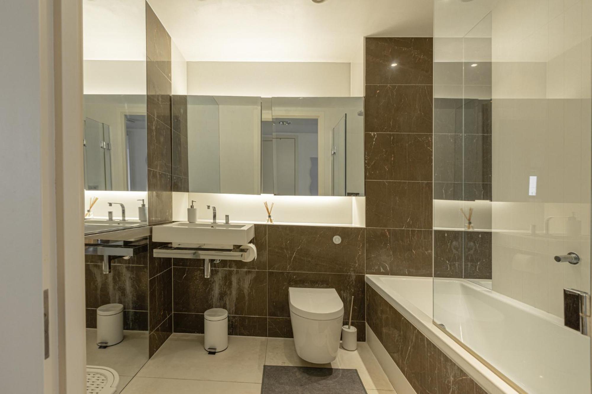 Apartment Luxury 1 Bedroom Canary Wharf Couples & Work-friendly *