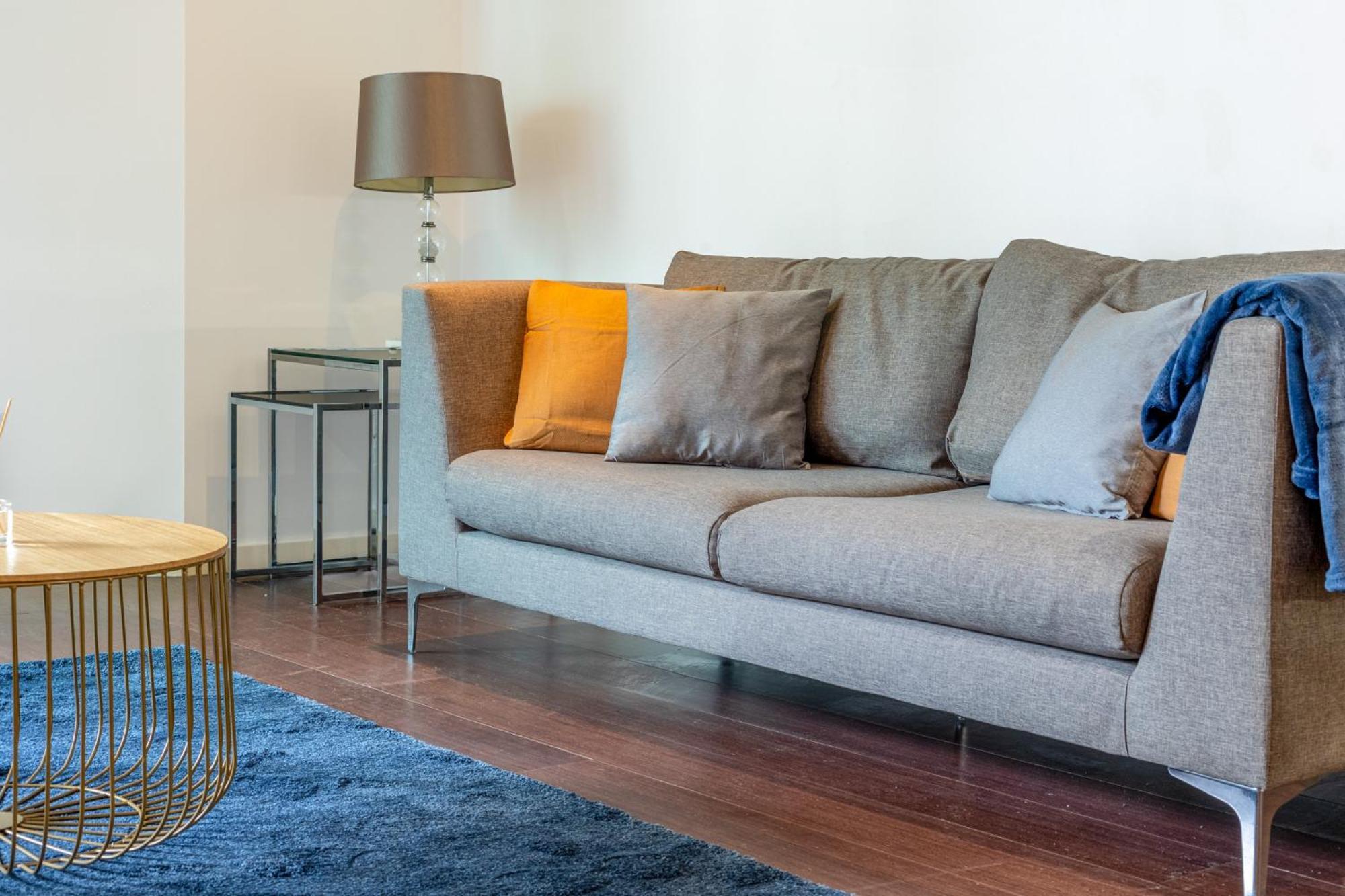 Luxury 1 Bedroom Canary Wharf Couples & Work-friendly *