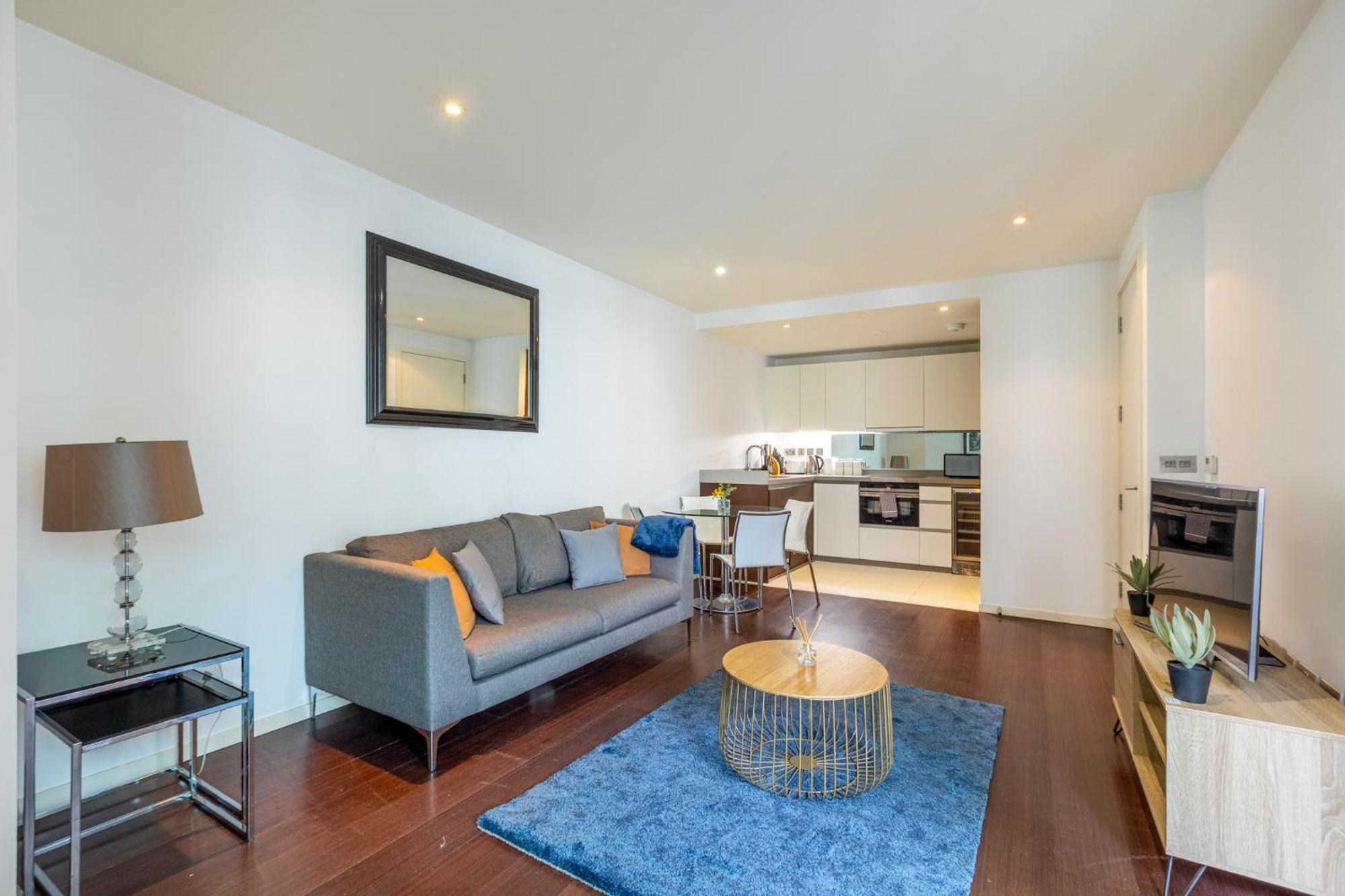 Apartment Luxury 1 Bedroom Canary Wharf Couples & Work-friendly *