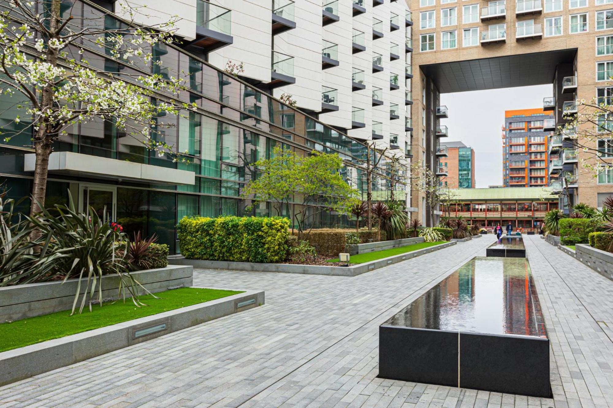 Luxury 1 Bedroom Canary Wharf Couples & Work-friendly Apartment *