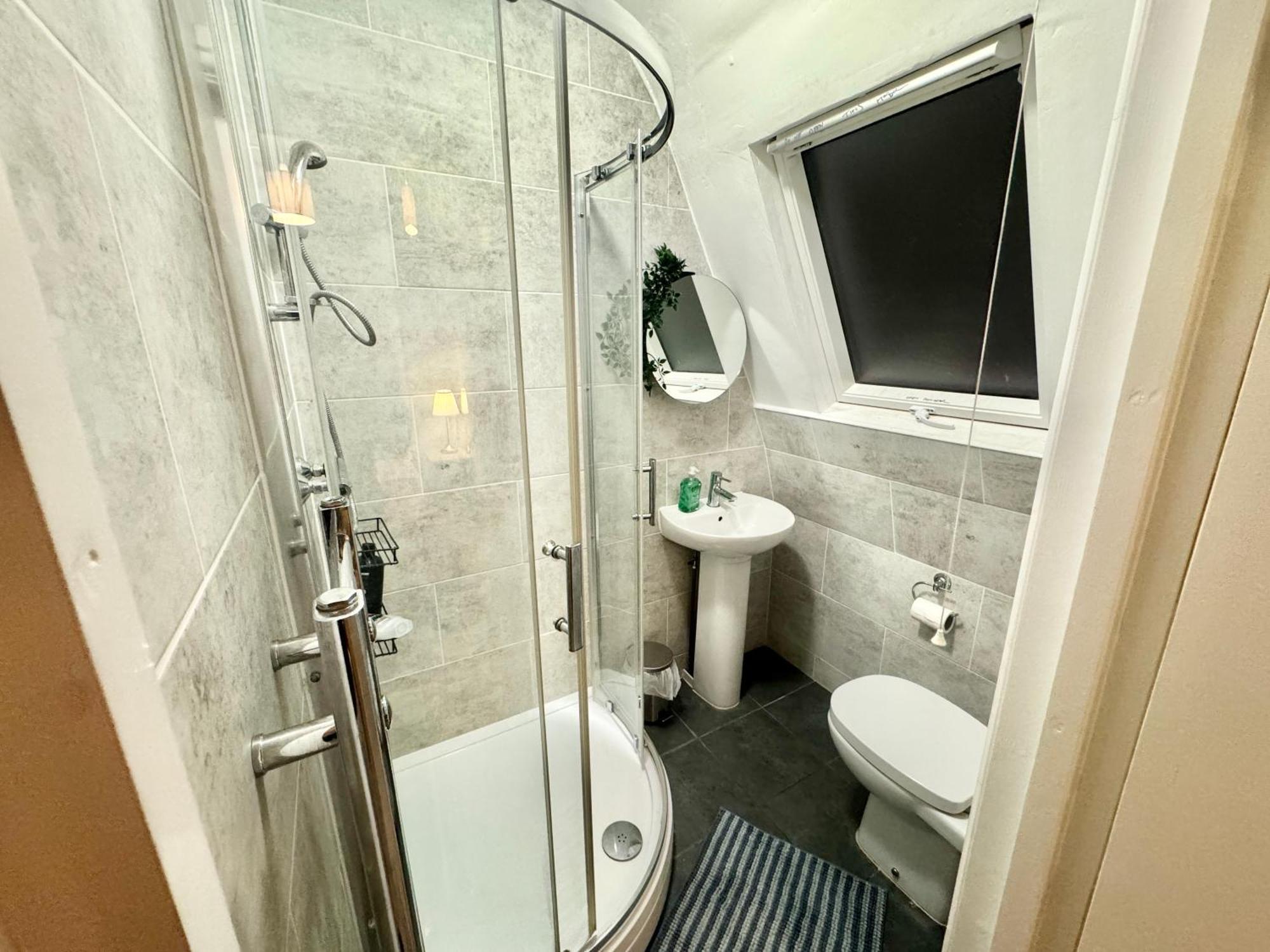 Modern En-suite By Finsbury Park Station 8 Mins To King's Cross By Tube Habitación en casa particular