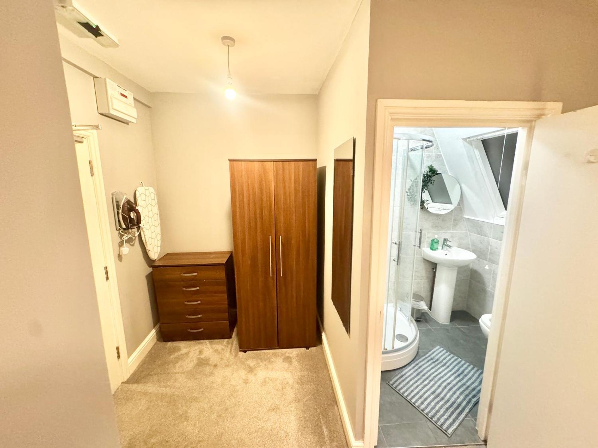 Habitación en casa particular Modern En-suite By Finsbury Park Station 8 Mins To King's Cross By Tube Londres