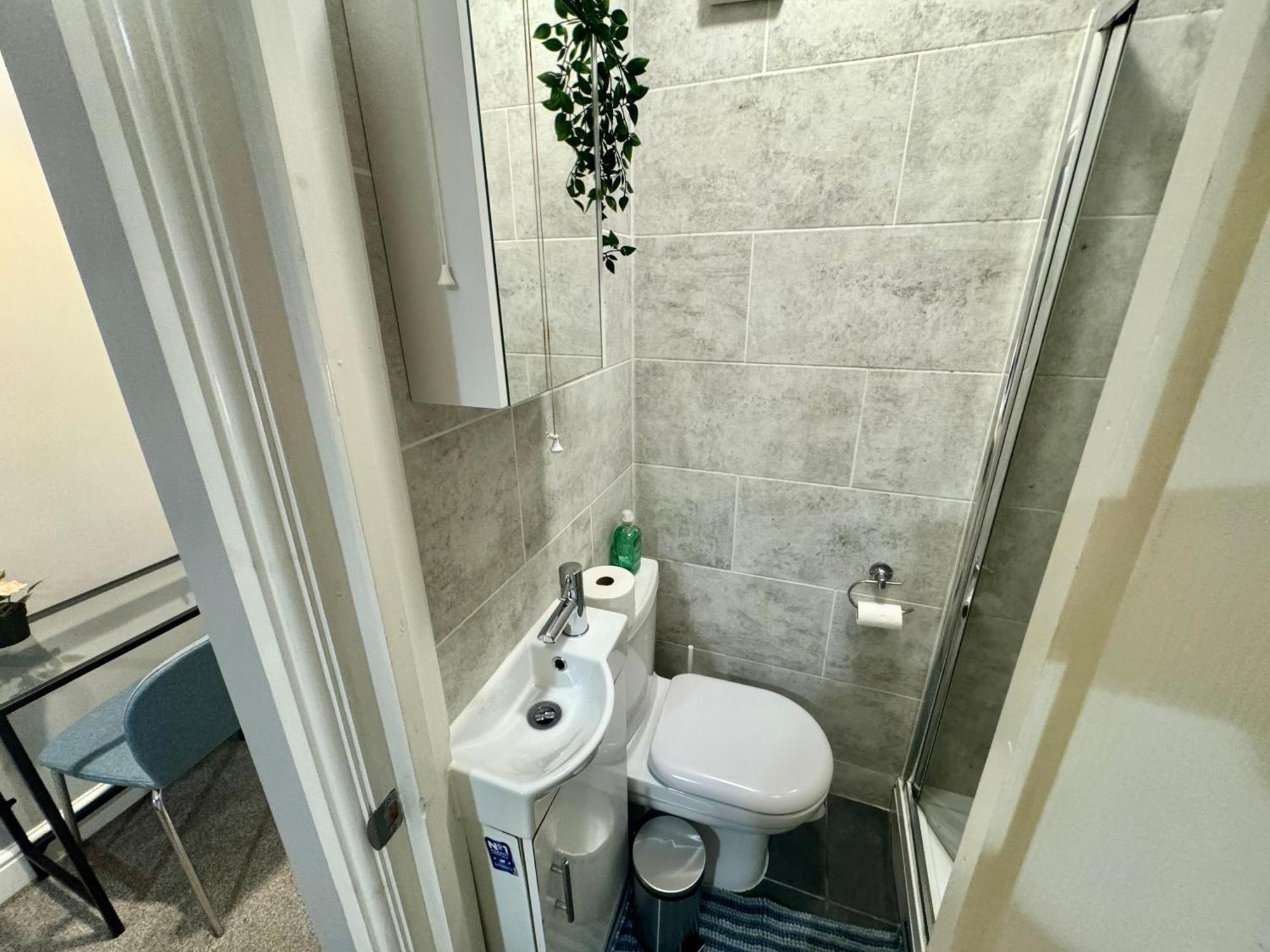 Modern En-suite By Finsbury Park Station 8 Mins To King's Cross By Tube Habitación en casa particular Londres