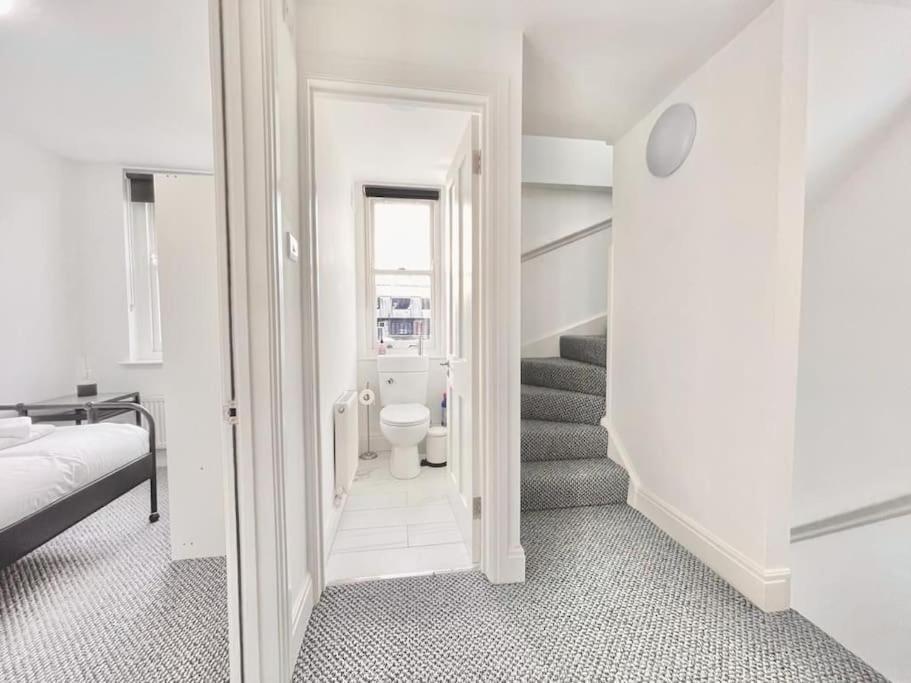 Amazing Spacious 2 Bed Apartment London