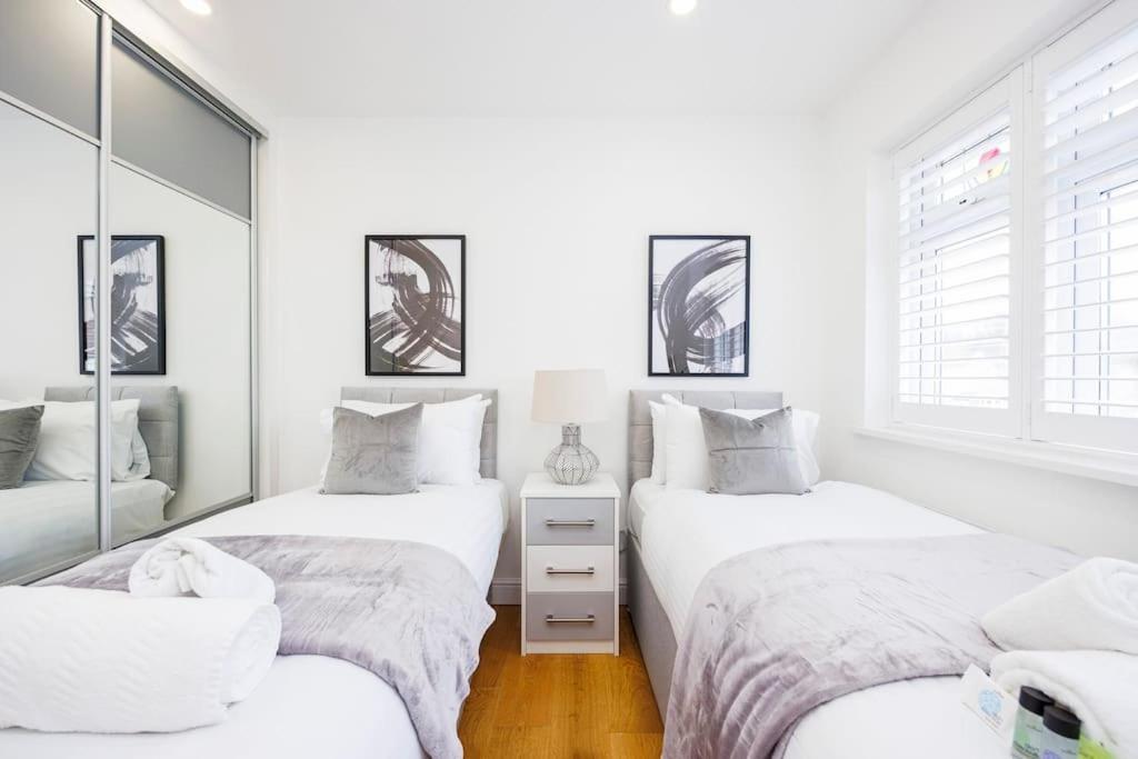 5 Bedroom Home, London, Games , Pool Table , Air Hockey Weekly & Monthly Offers With Free Parking Apartment