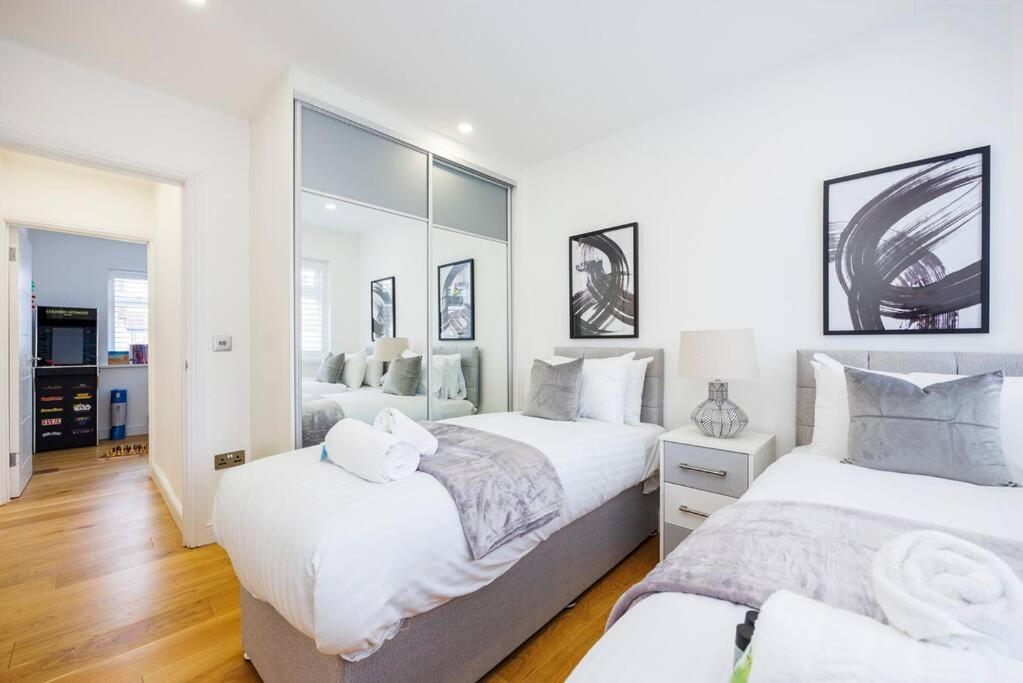 5 Bedroom Home, London, Games , Pool Table , Air Hockey Weekly & Monthly Offers With Free Parking *