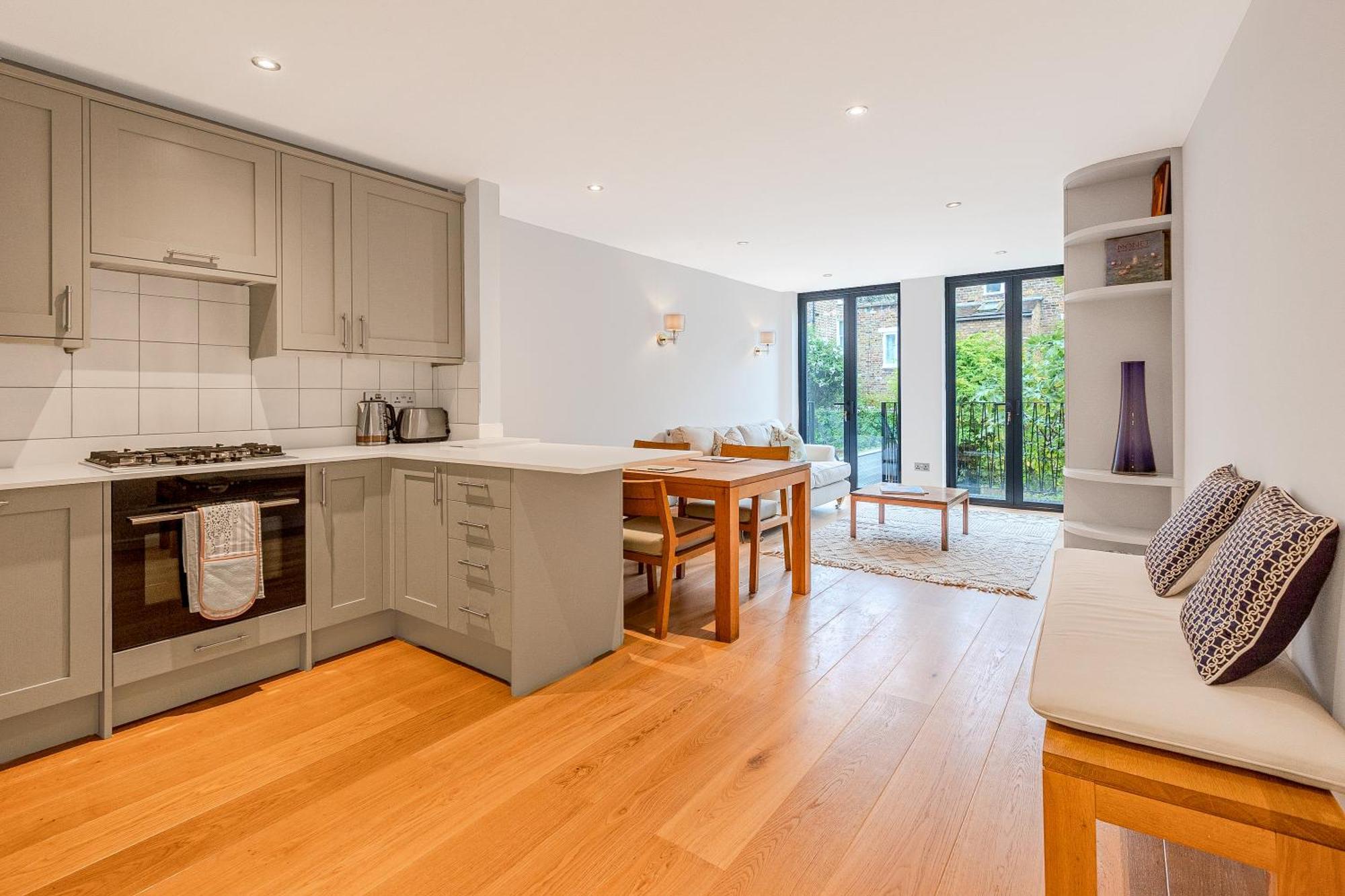 Apartment Contemporary 2br Duplex With A Patio In Chelsea