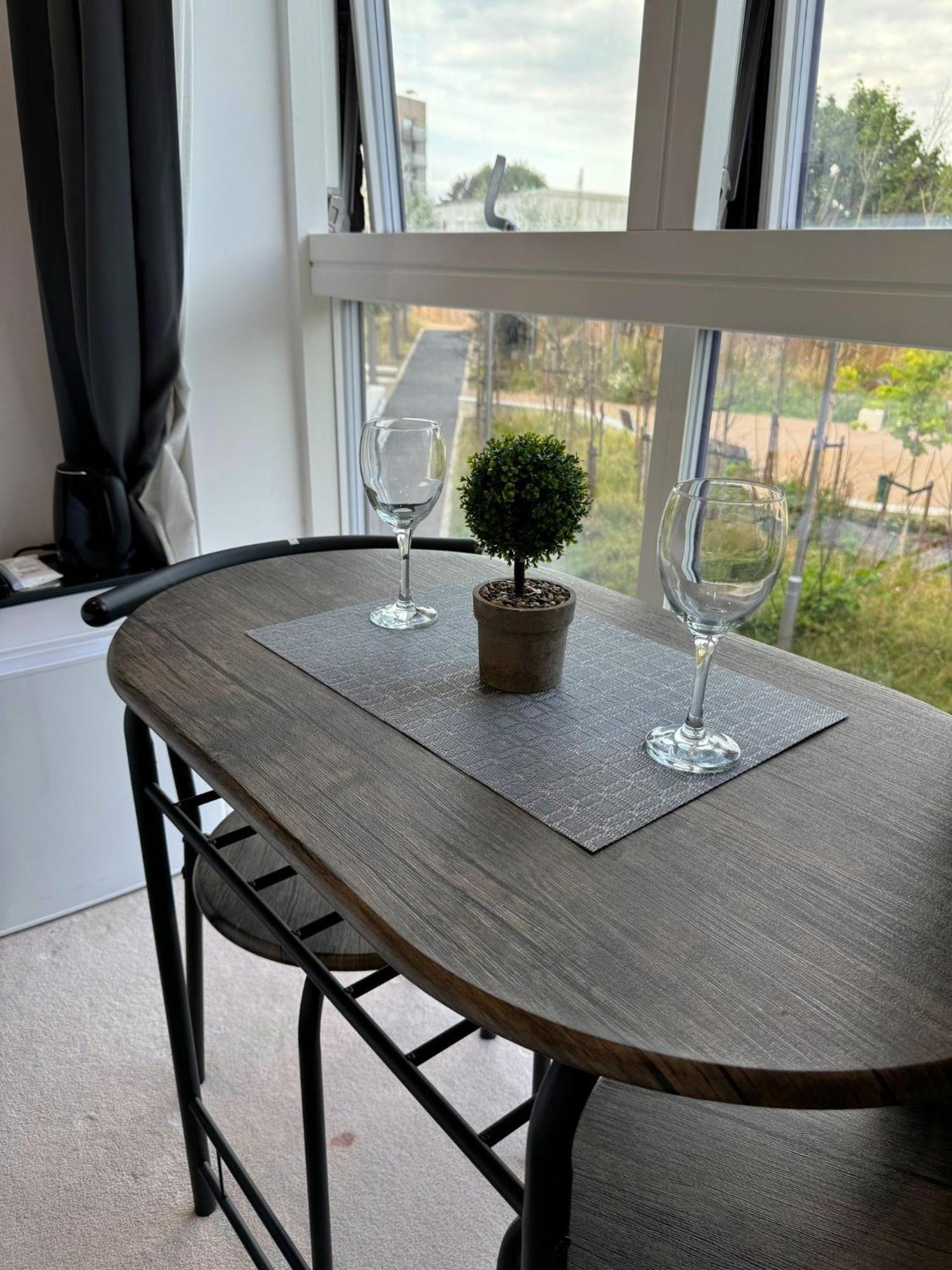 Kayz Lodge- Luxury Ensuite-private & Shared In A New House At The Olympic Village Overlooking Stratford Westfield And Tube Station *