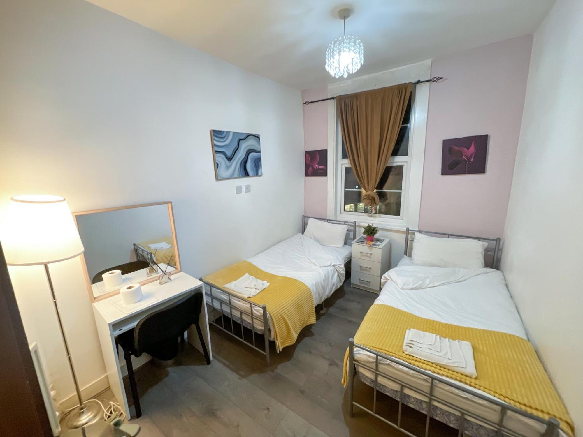 Gjestgiverier At Kilburn, Seconds Away From Tube Station London