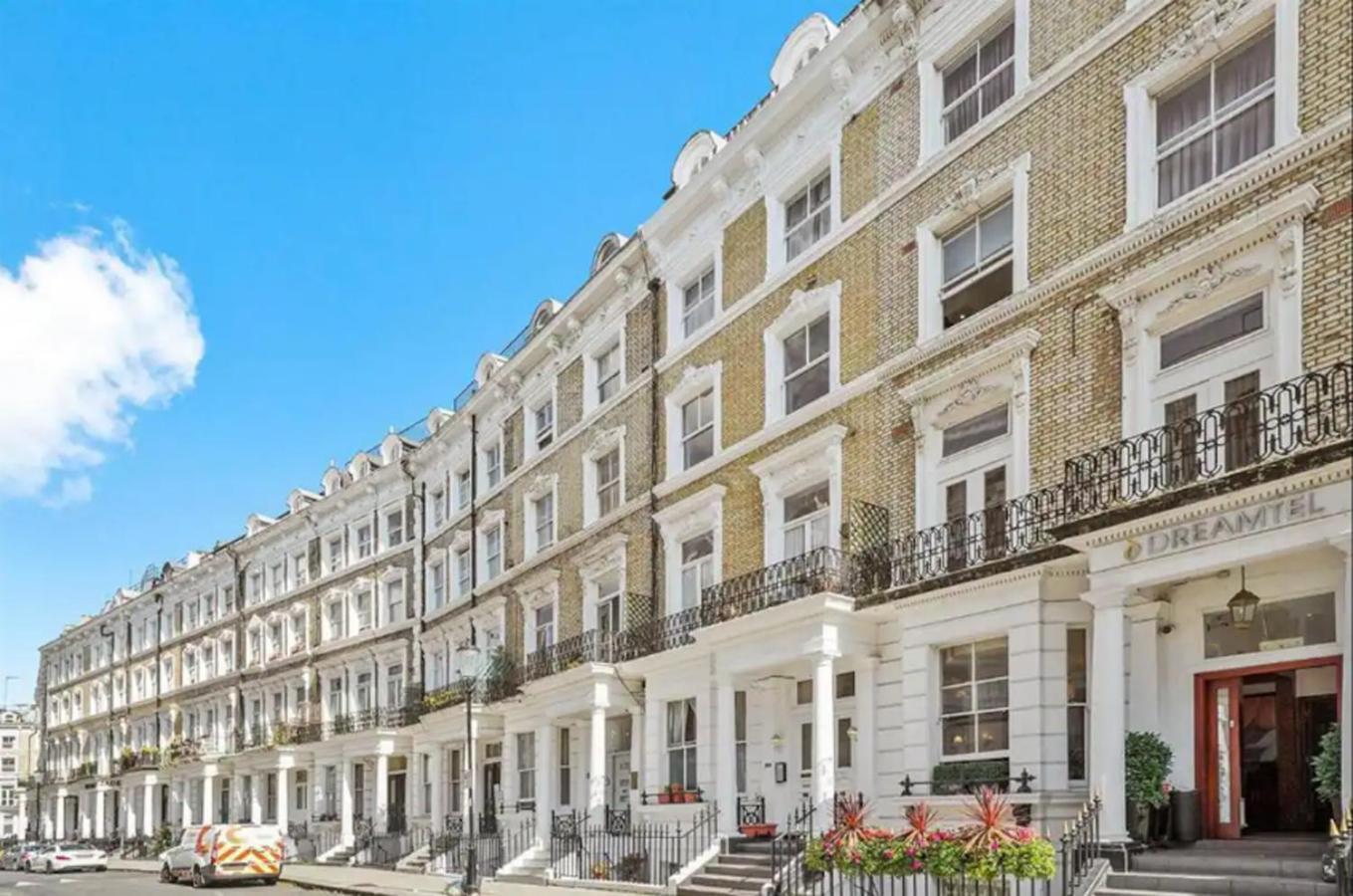 Kensington & Chelsea - Stylish In Apartment London