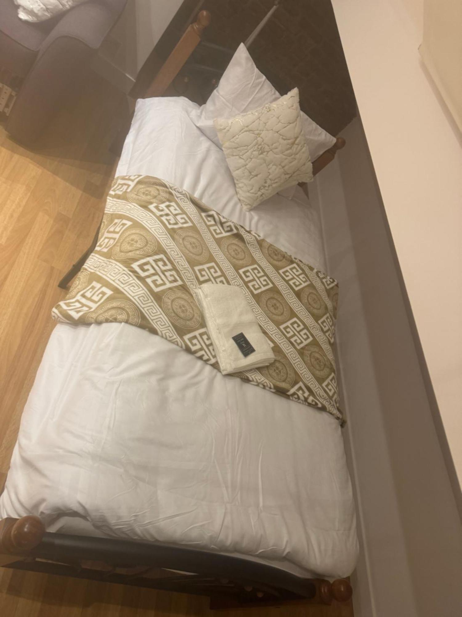 Flat Close To Apartment *