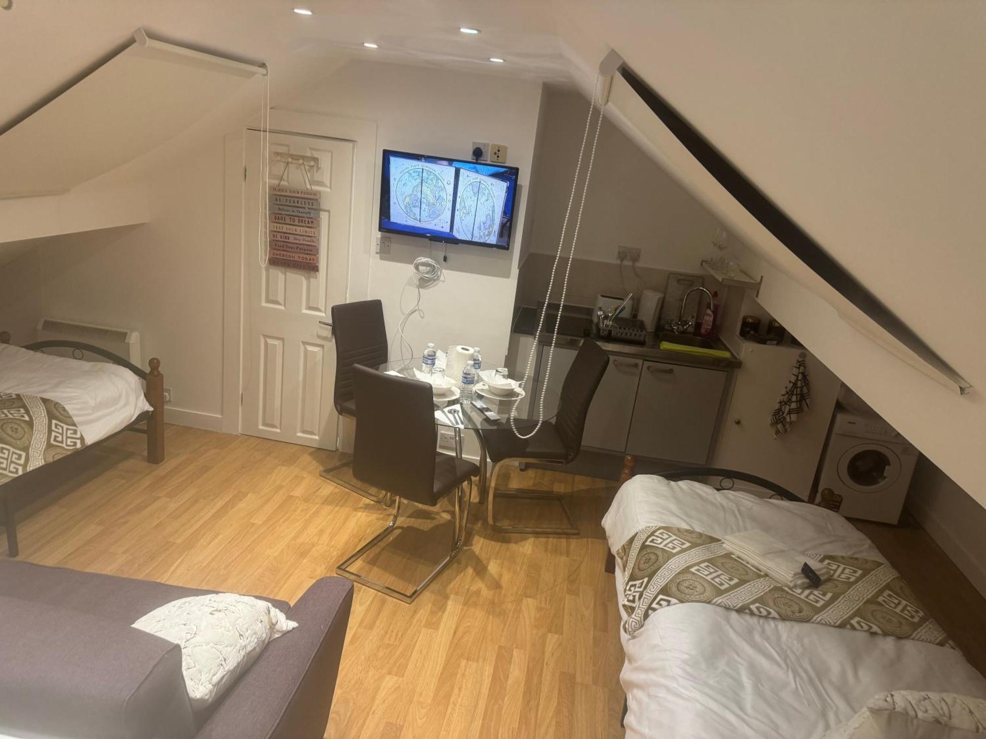 Apartment Flat Close To London
