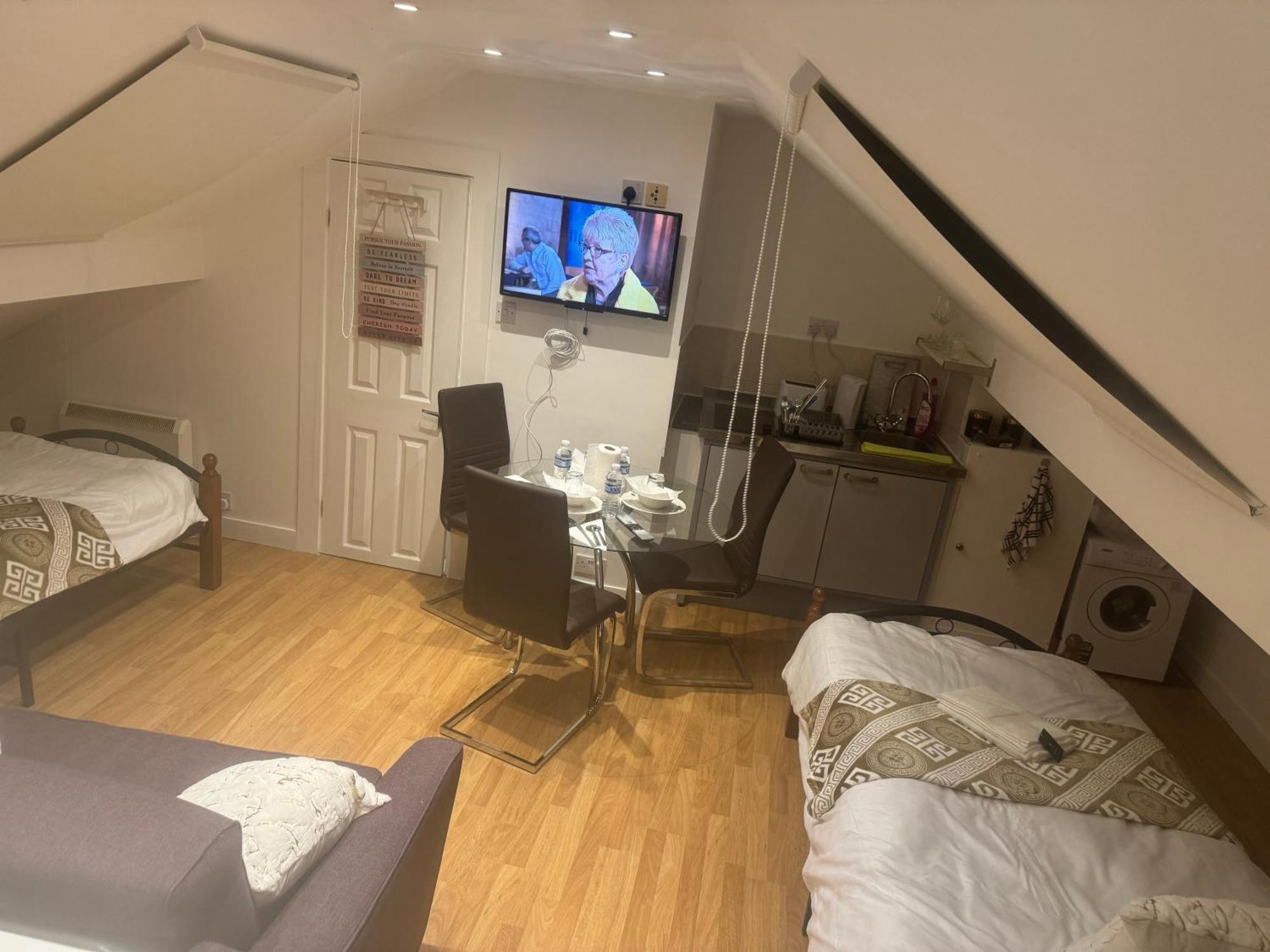 Apartment Flat Close To London