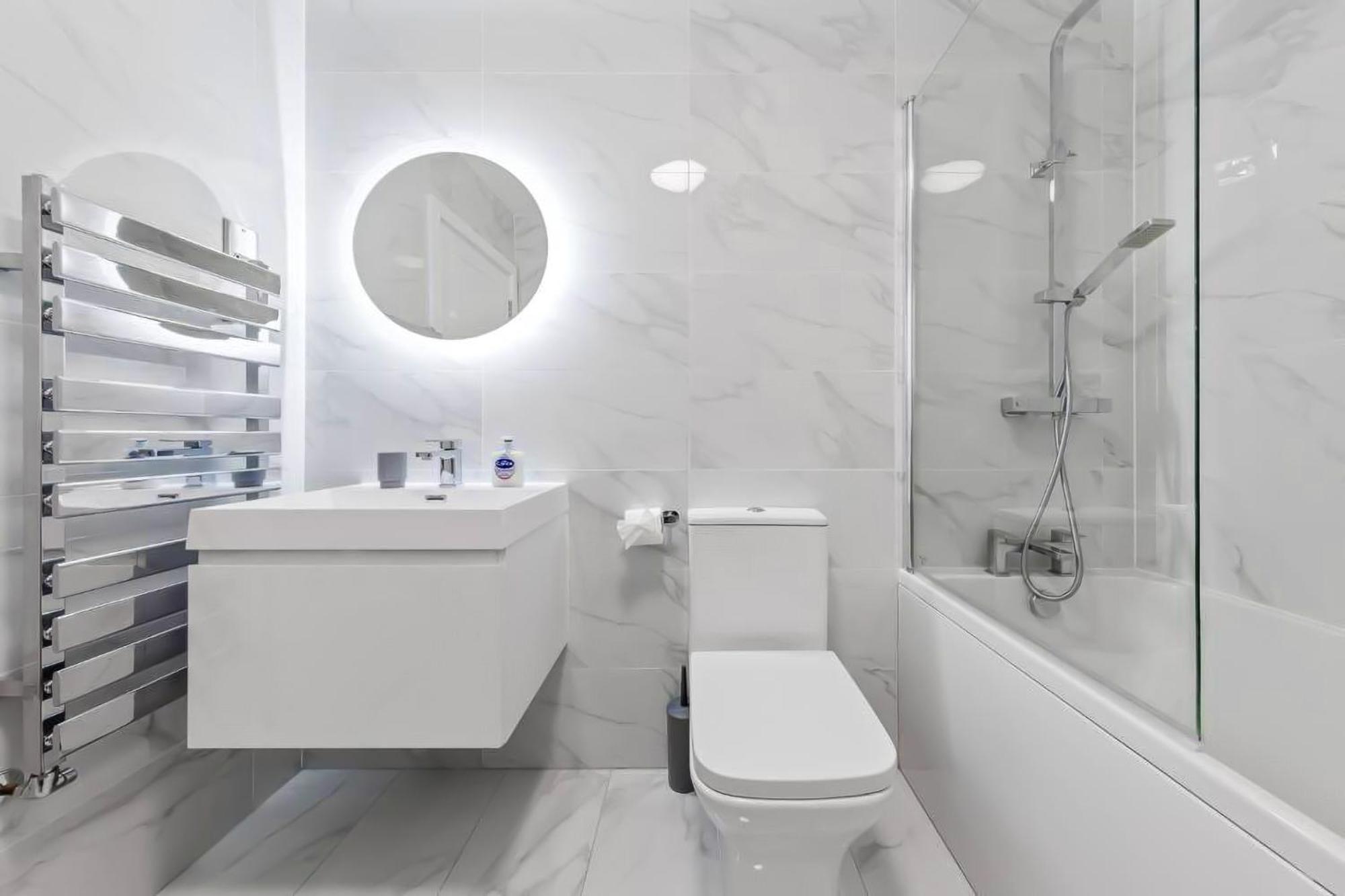 Brand New Near Bridge Lr1 Apartment