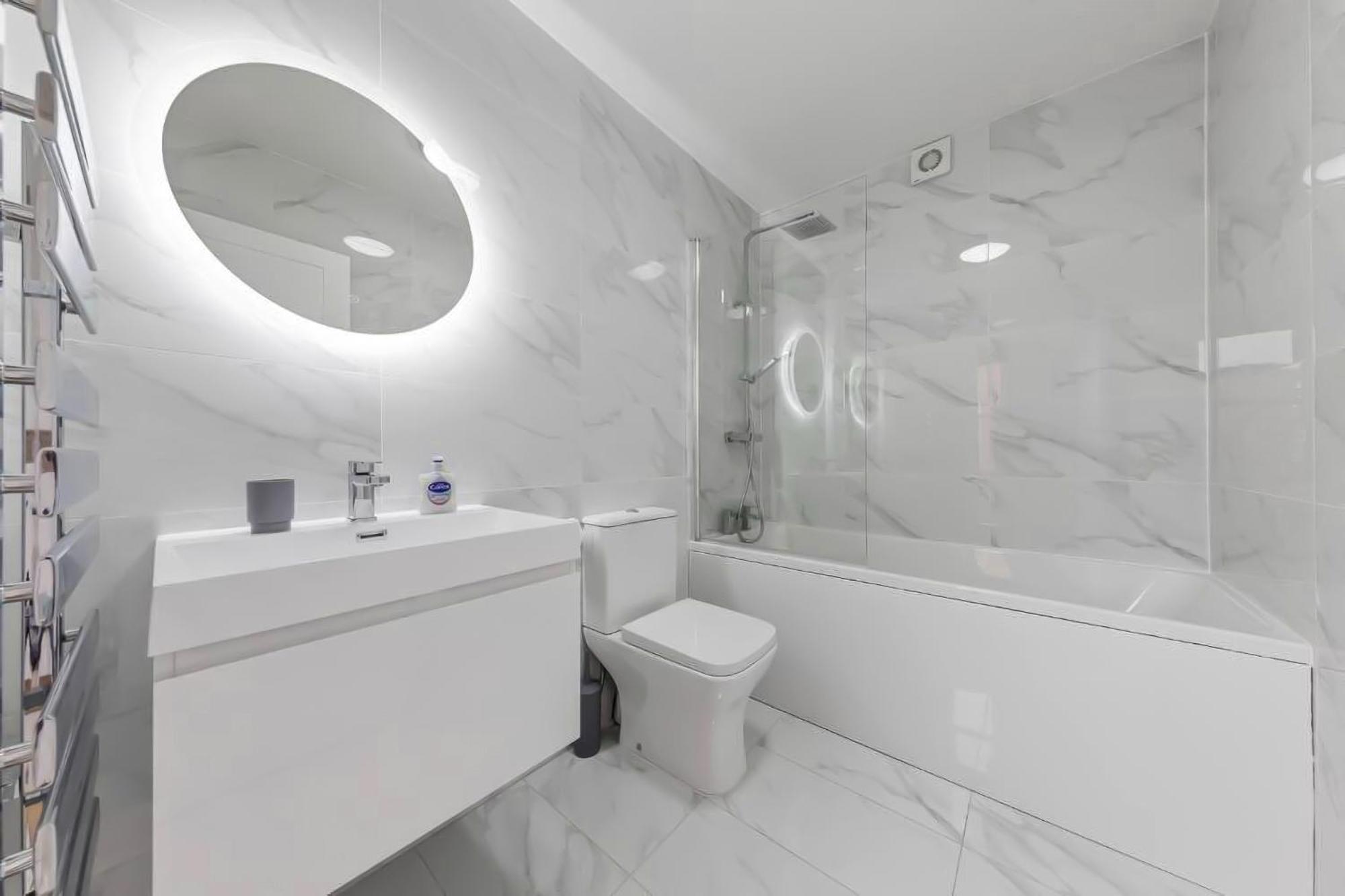 Brand New Near Bridge Lr1 Apartment London