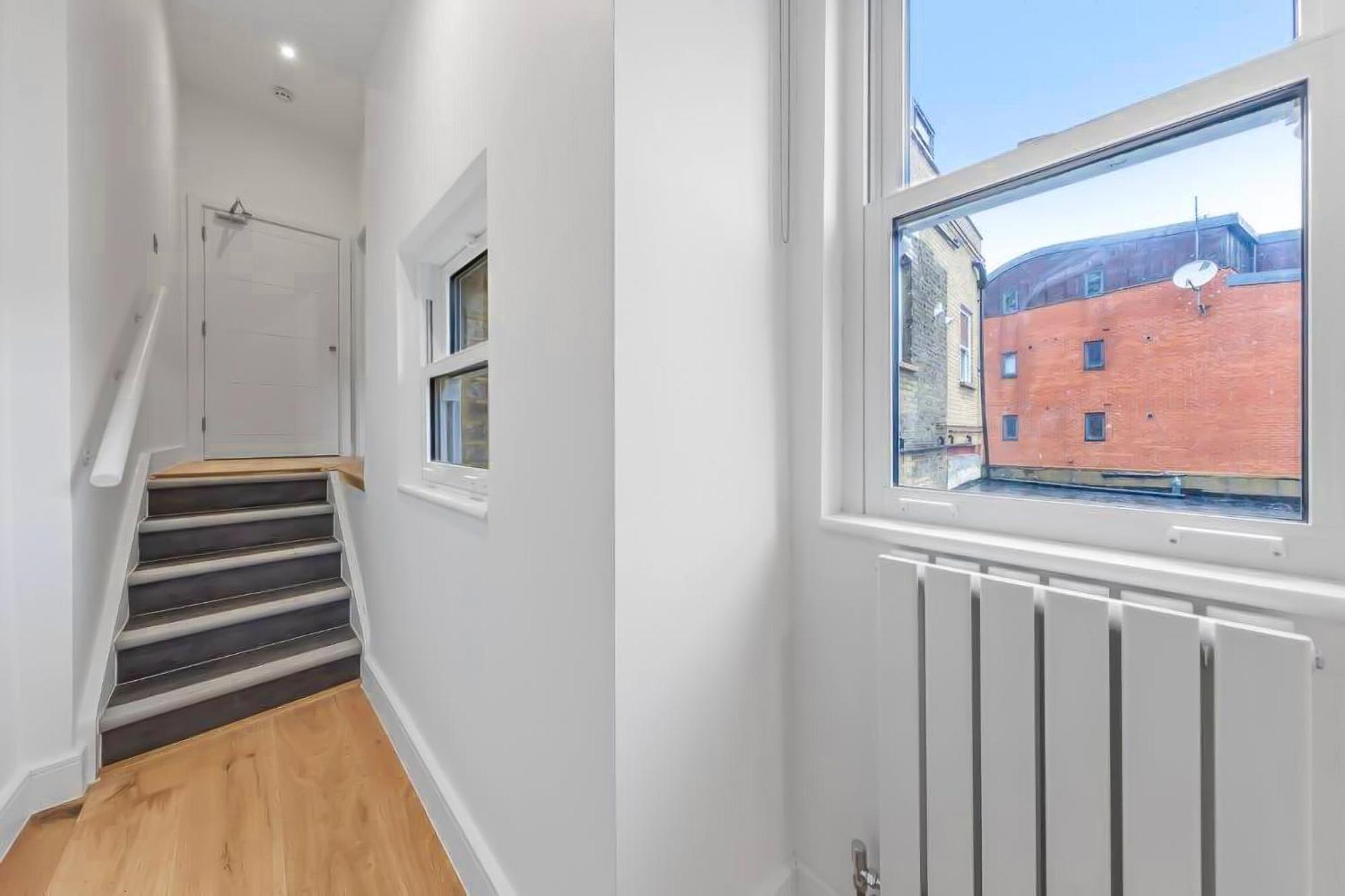 Apartment Brand New Near Bridge Lr1 London