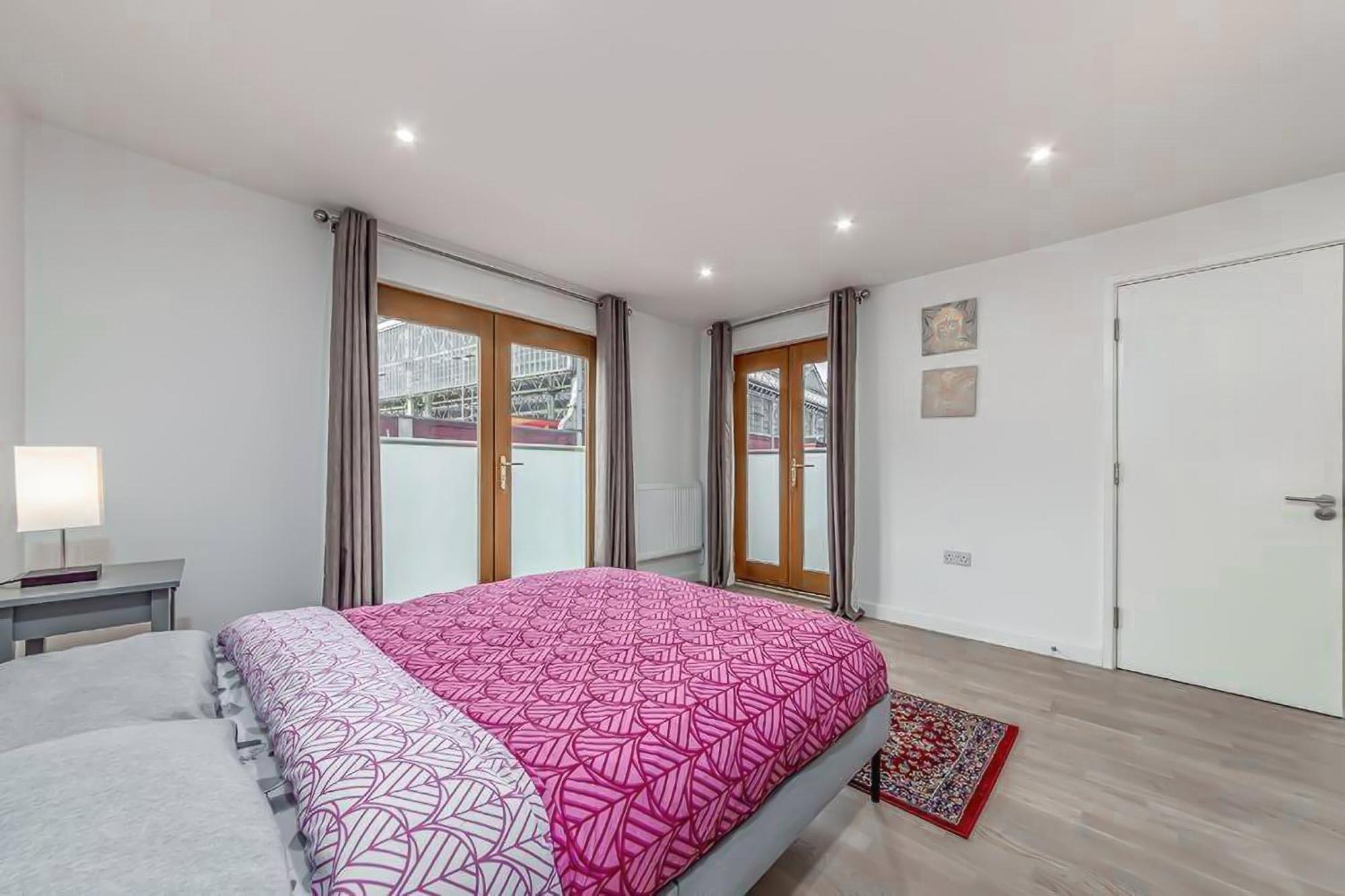Amazing 2 Bed Bath Flat With Eye View Lm7 Apartment *