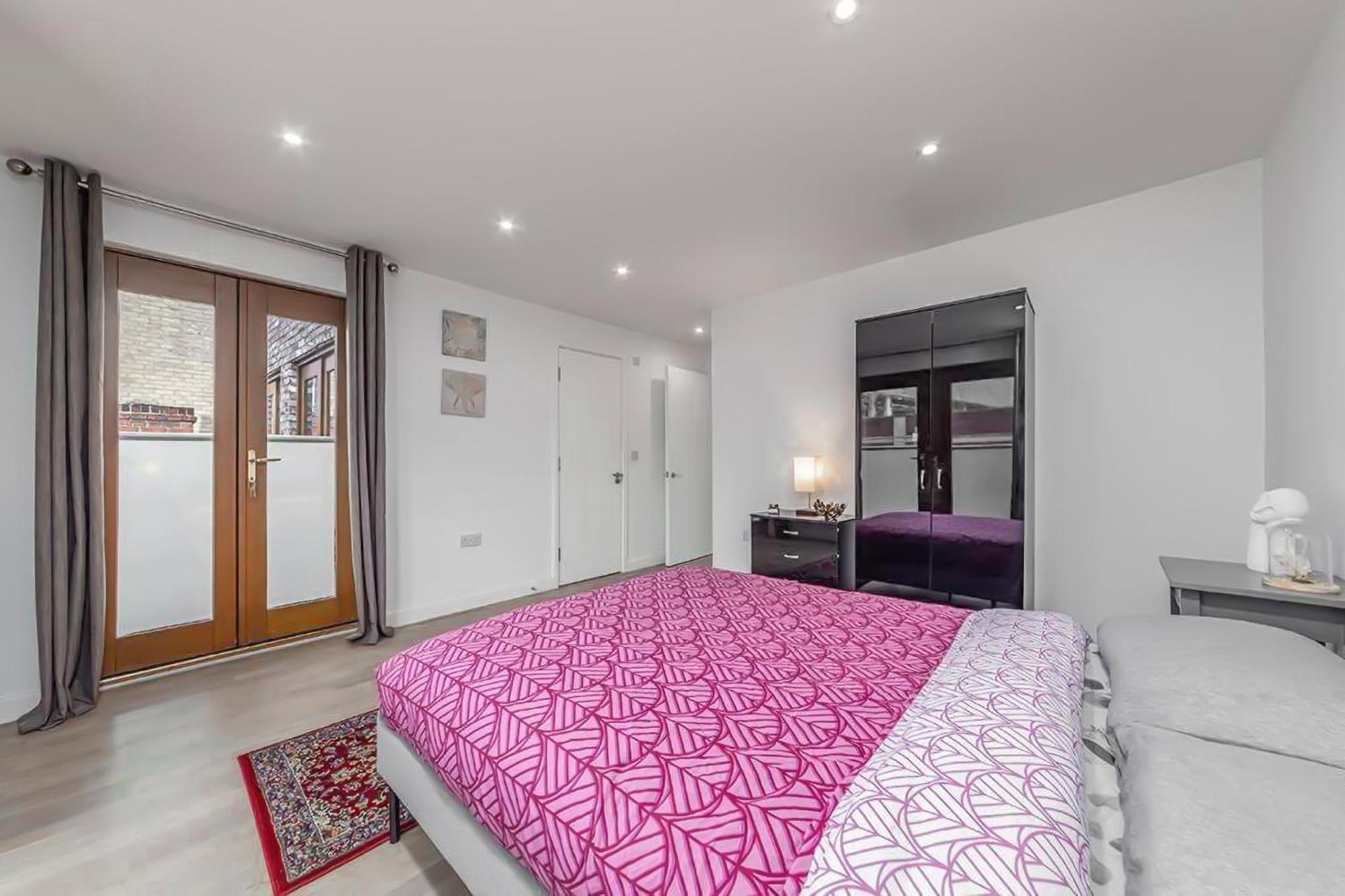 Amazing 2 Bed Bath Flat With Eye View Lm7 Apartment