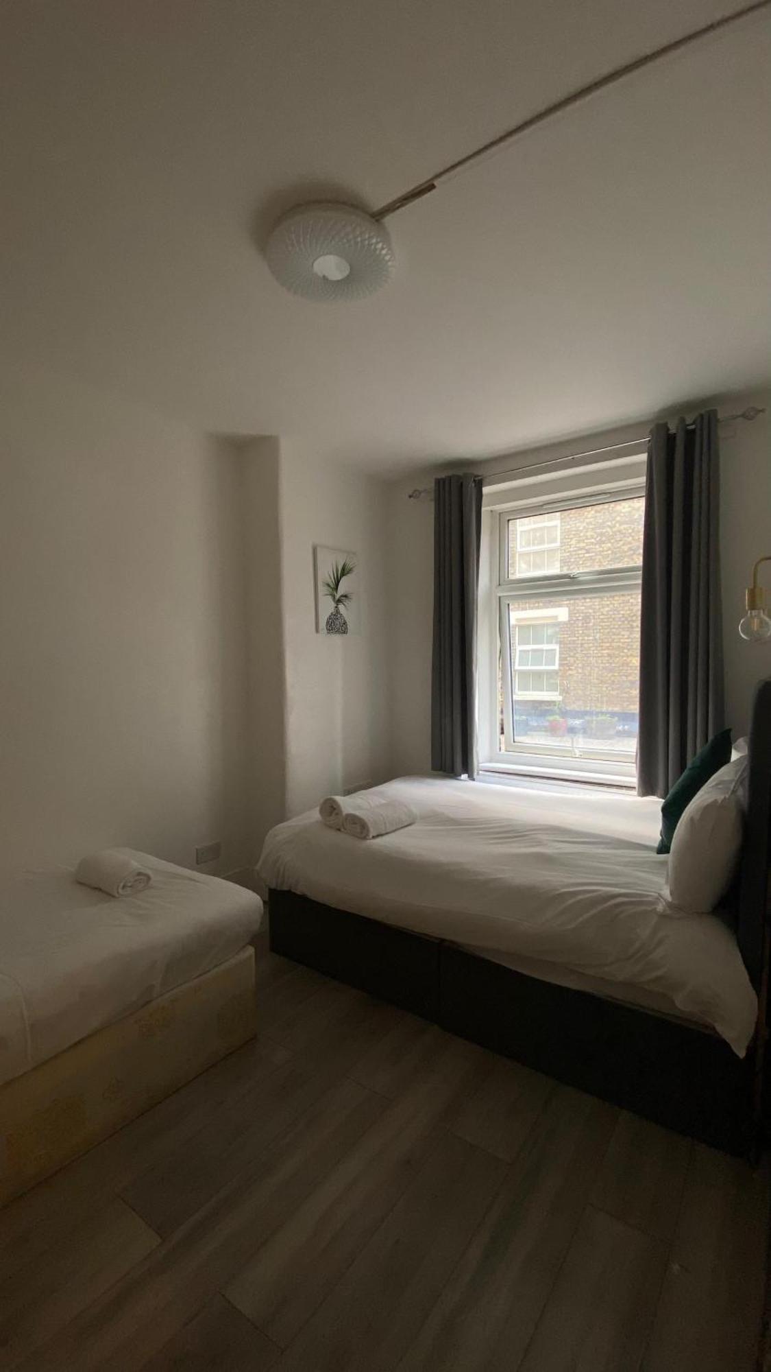 Lovely Ground Floor Miles Apart * Londen