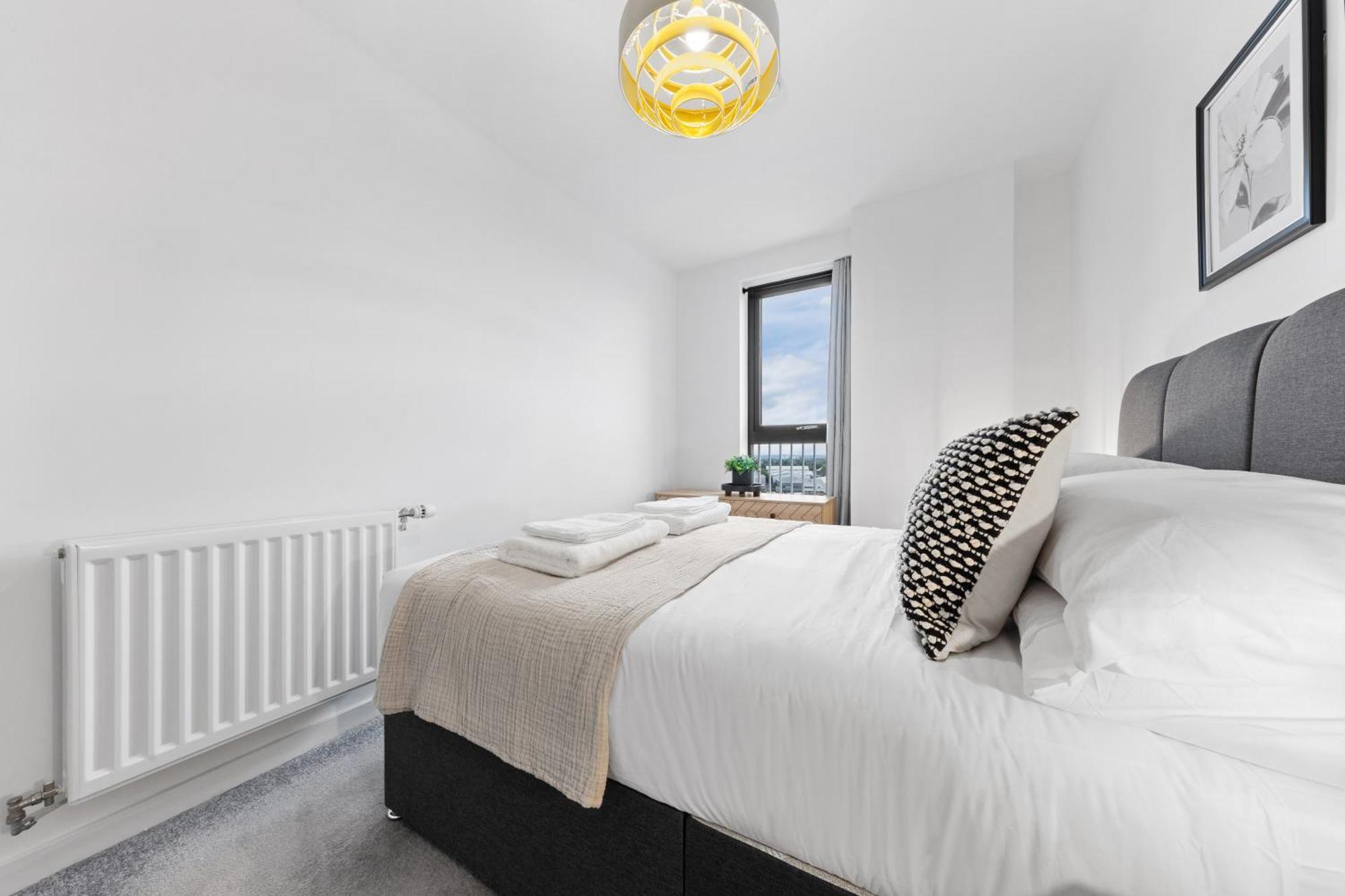 Apartment Luxury 3 Bed With Balcony *