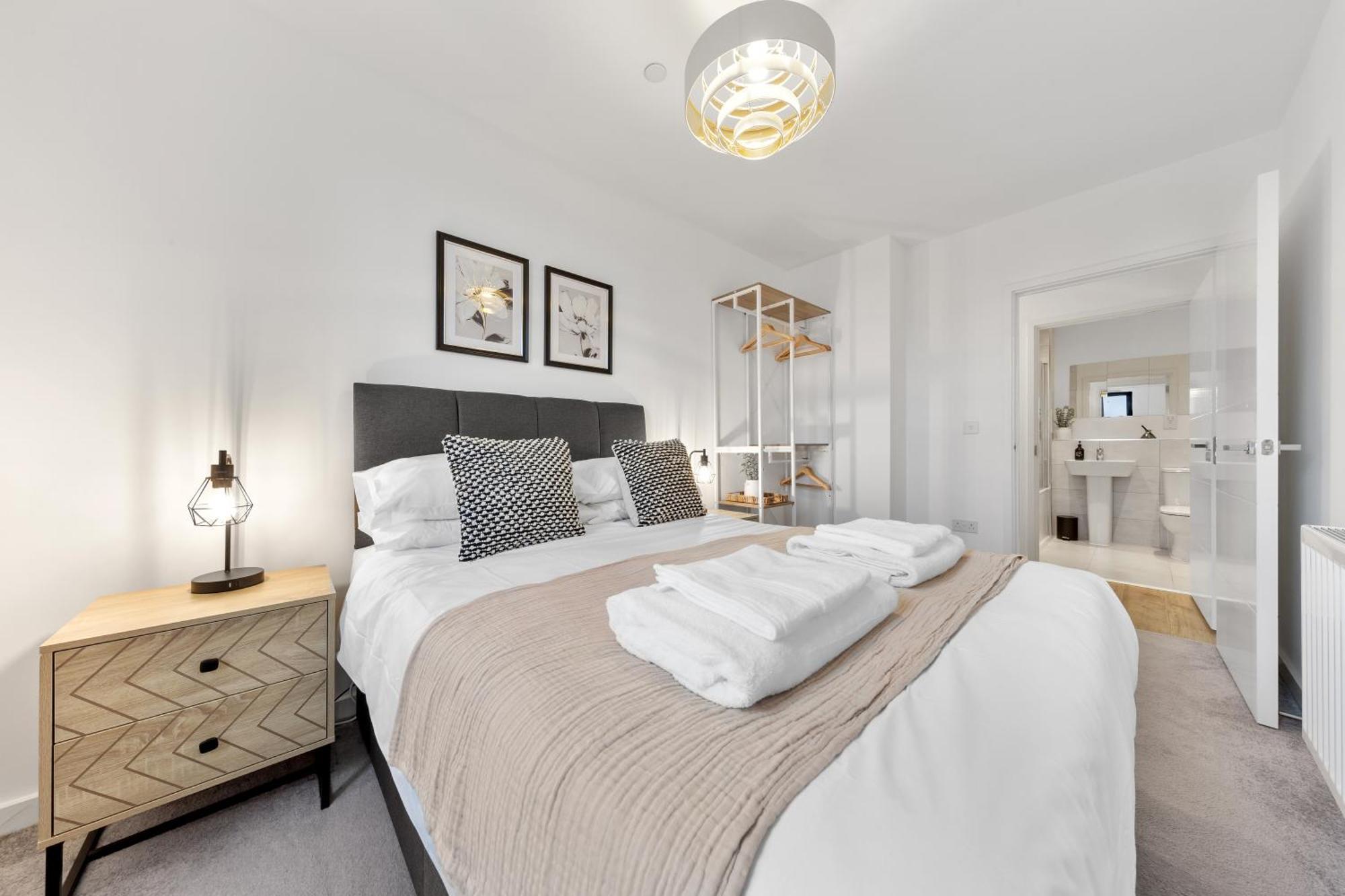 Luxury 3 Bed With Balcony Apartment