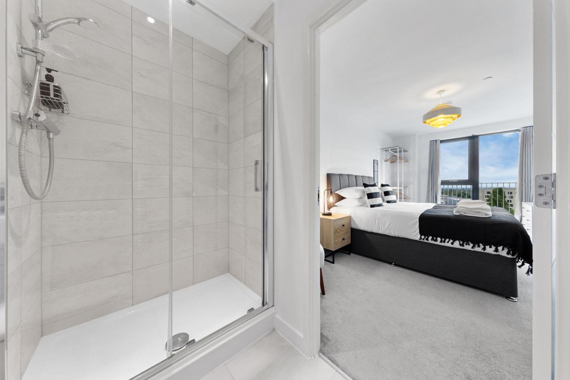 Apartment Luxury 3 Bed With Balcony London