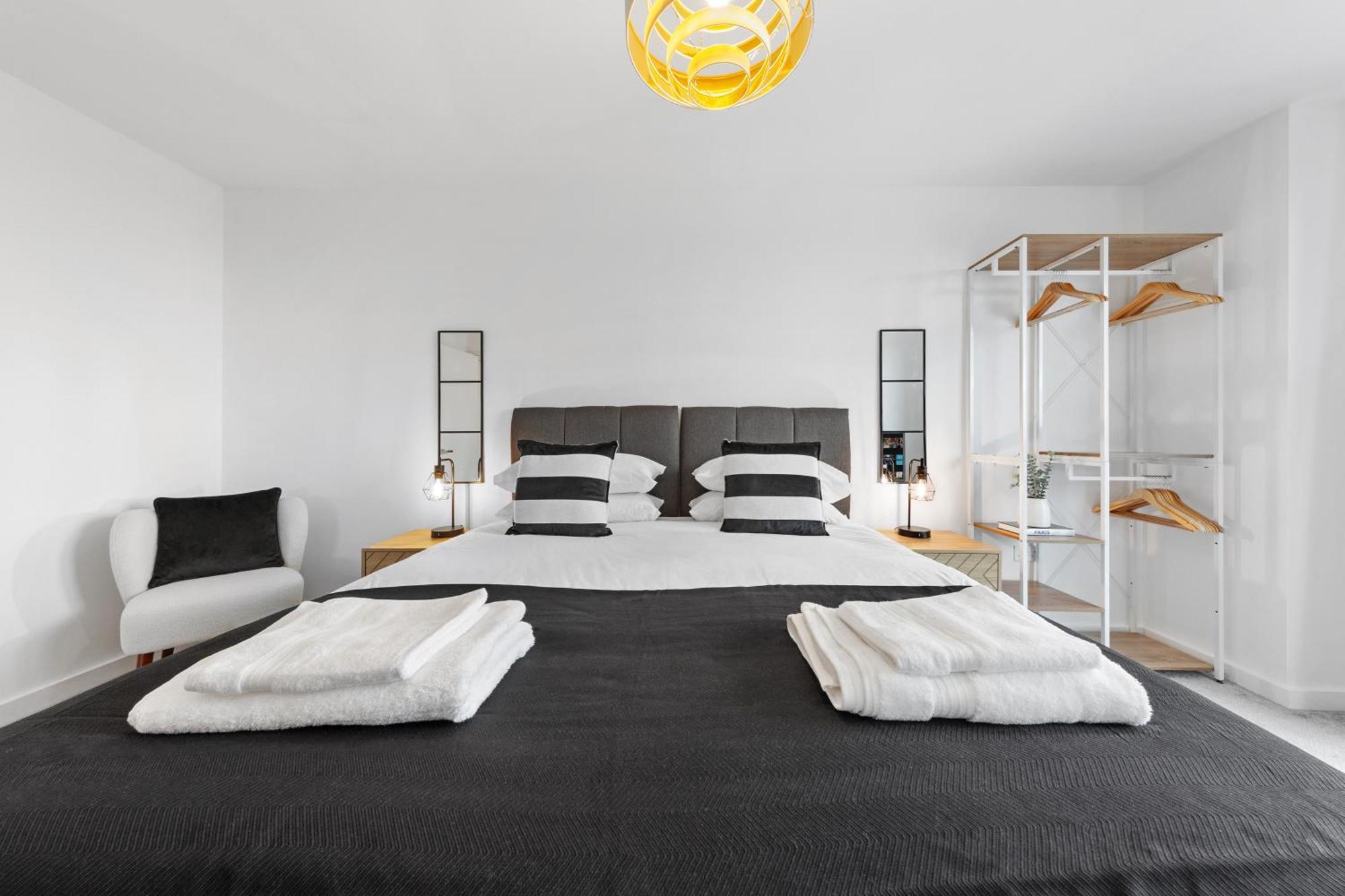 Luxury 3 Bed With Balcony *