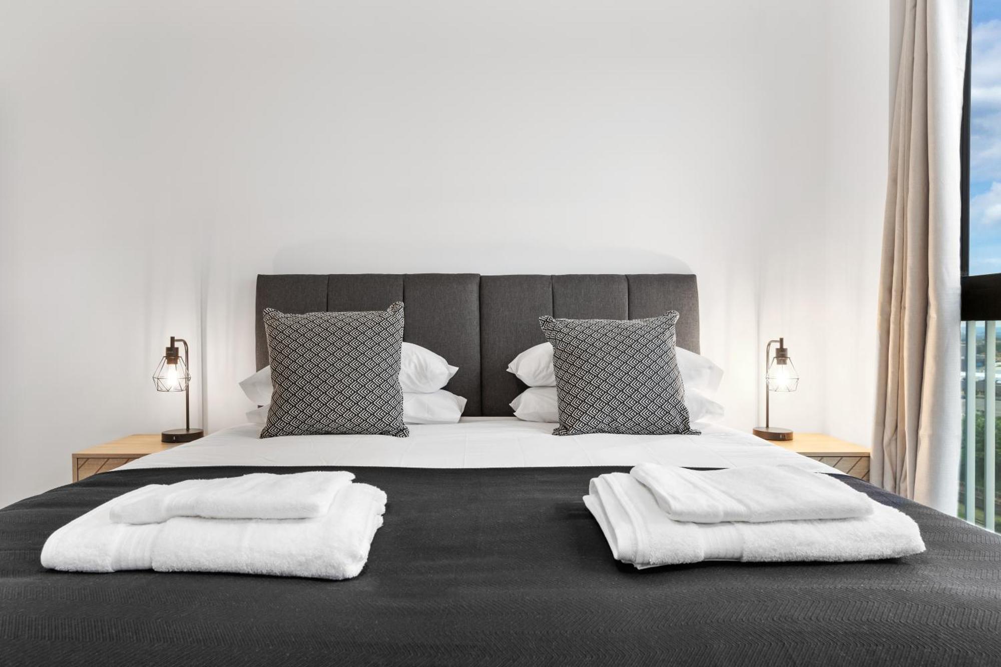 Luxury 3 Bed With Balcony Apartment London