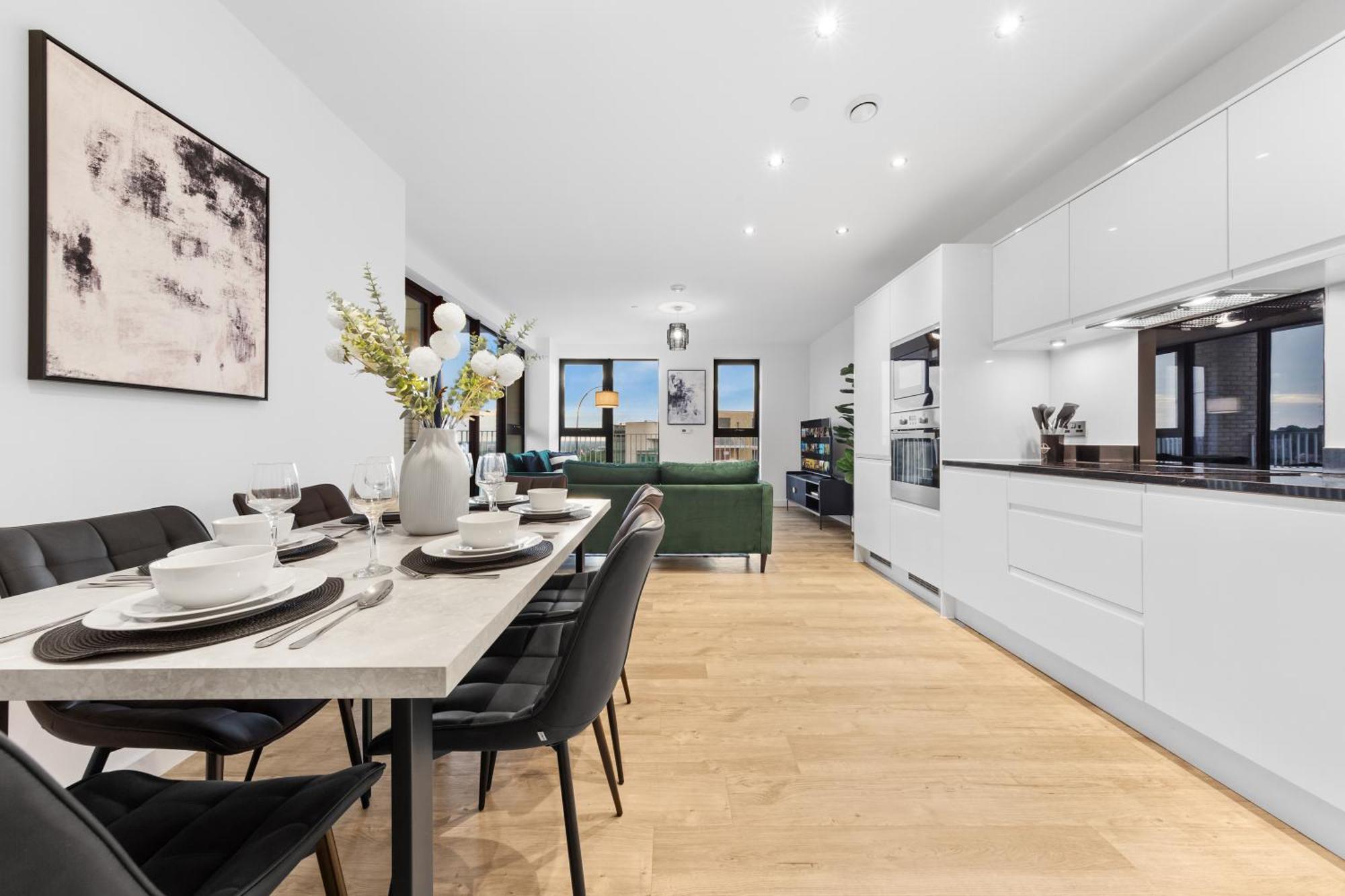 Luxury 3 Bed With Balcony Apartment