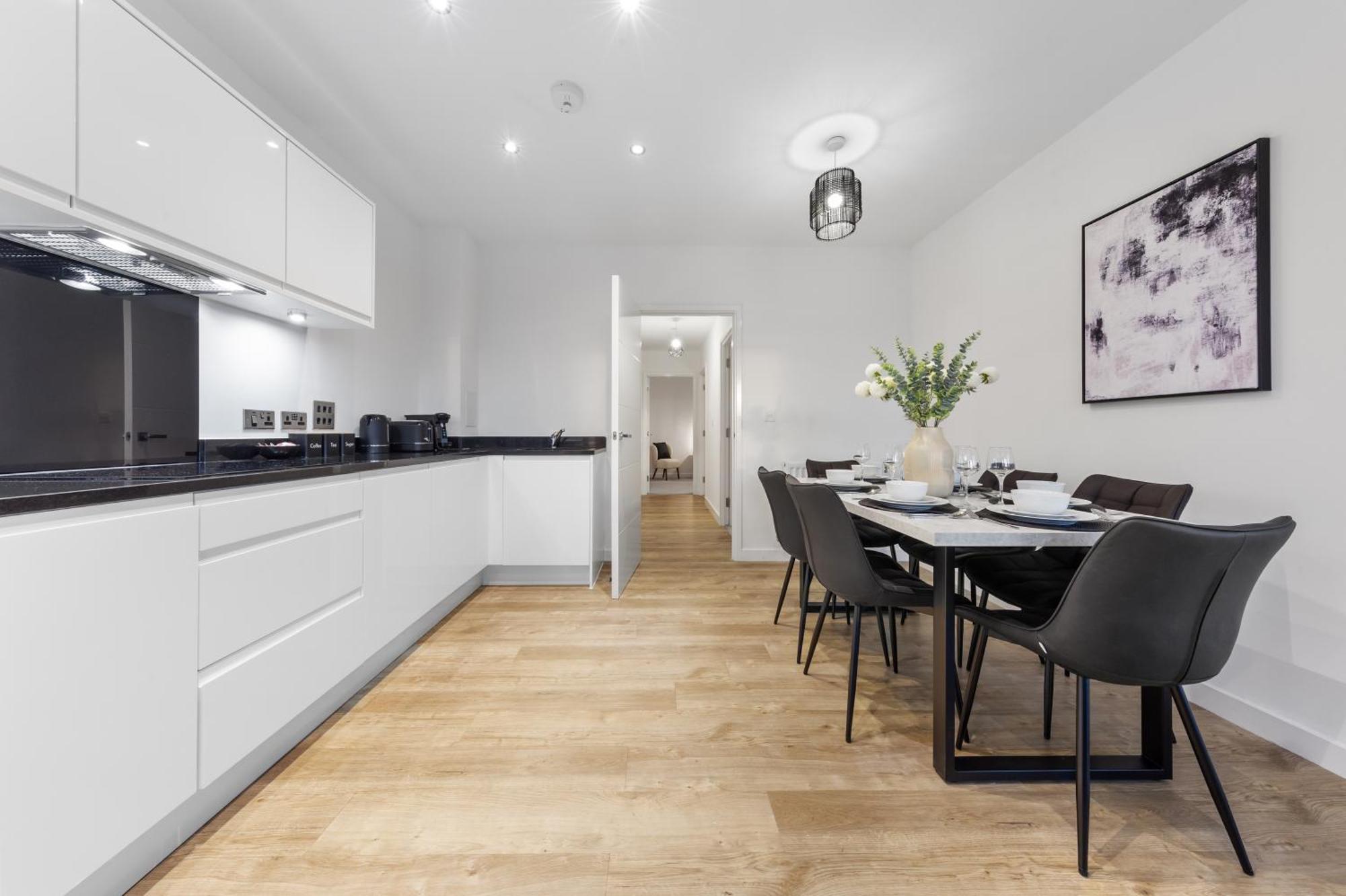 Apartment Luxury 3 Bed With Balcony