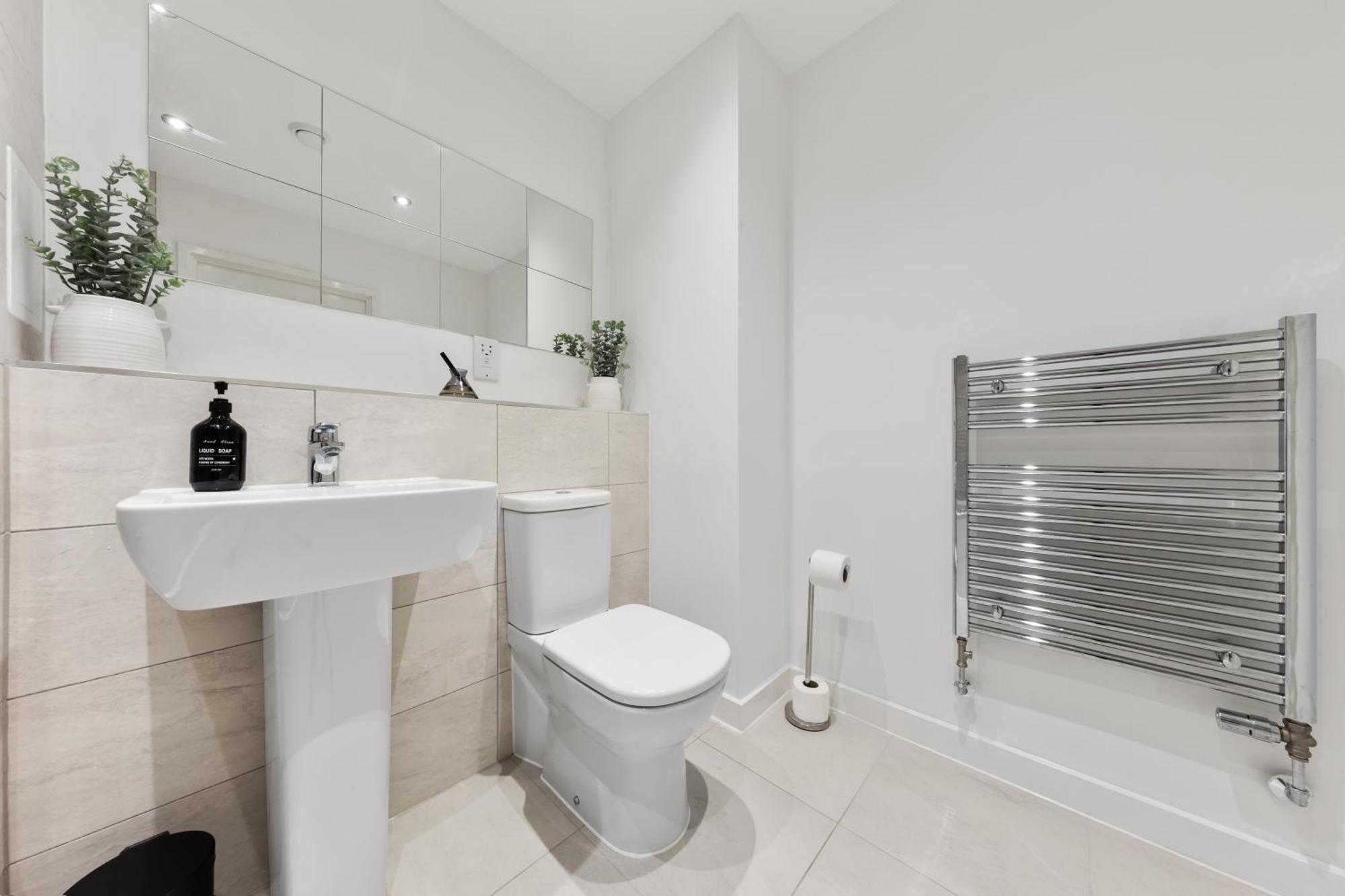 Apartment Luxury 3 Bed With Balcony *