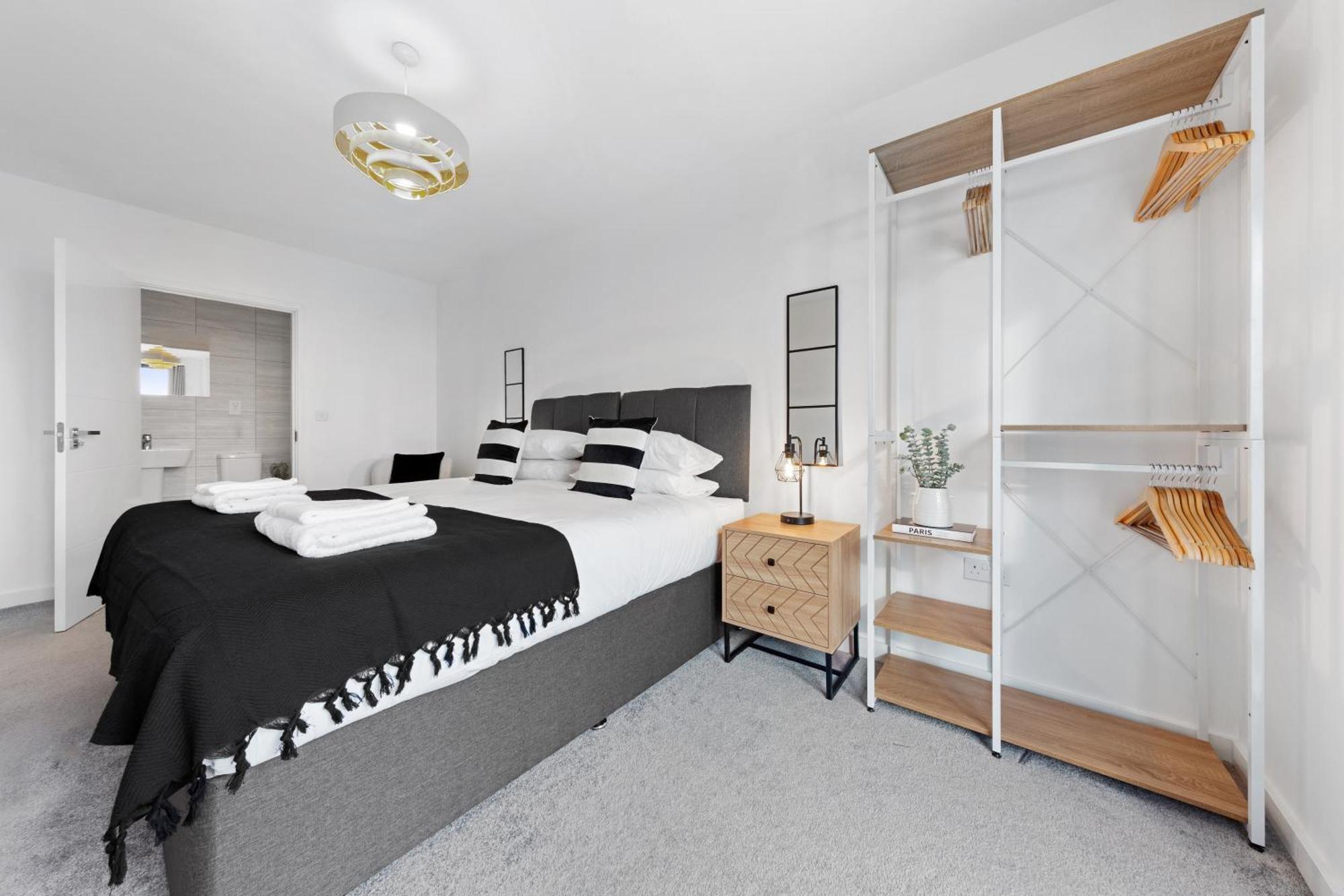 Luxury 3 Bed With Balcony Apartment