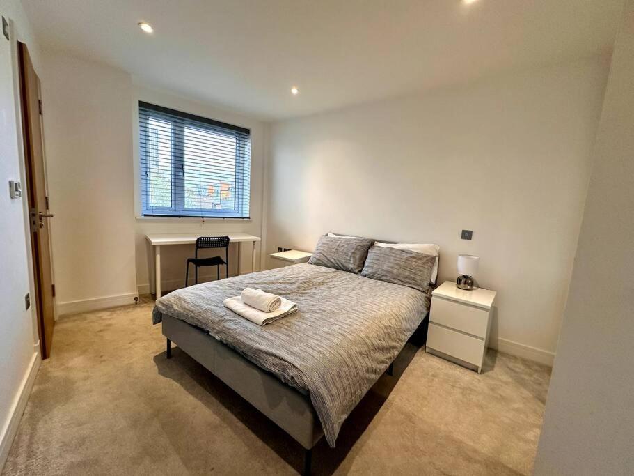 Apartment Royal Gateway London