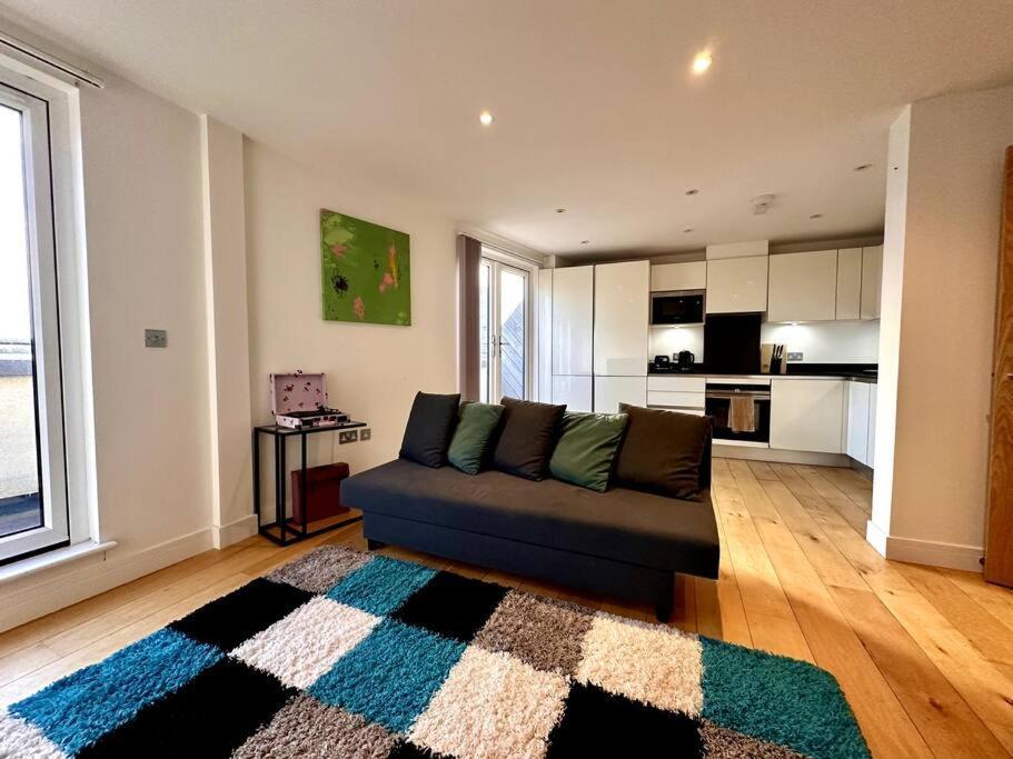 Apartment Royal Gateway London