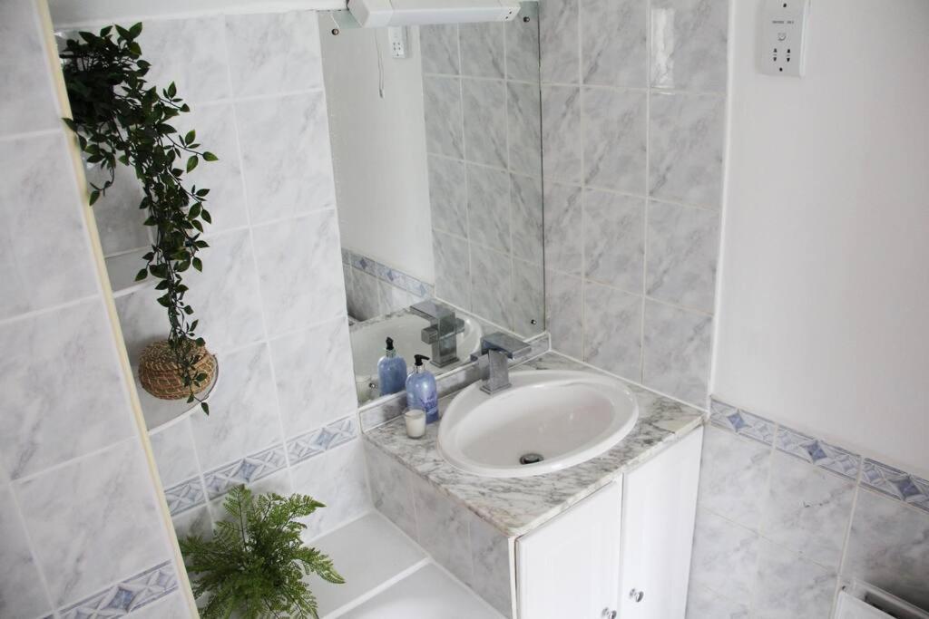 Bright Garden Studio! Apartment *