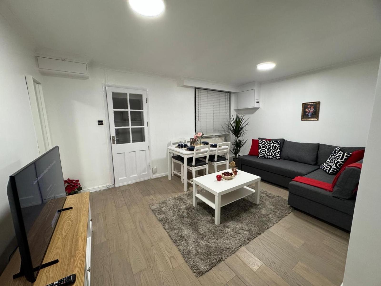 Stylish Entire With Private Garden In Camden, * Londen