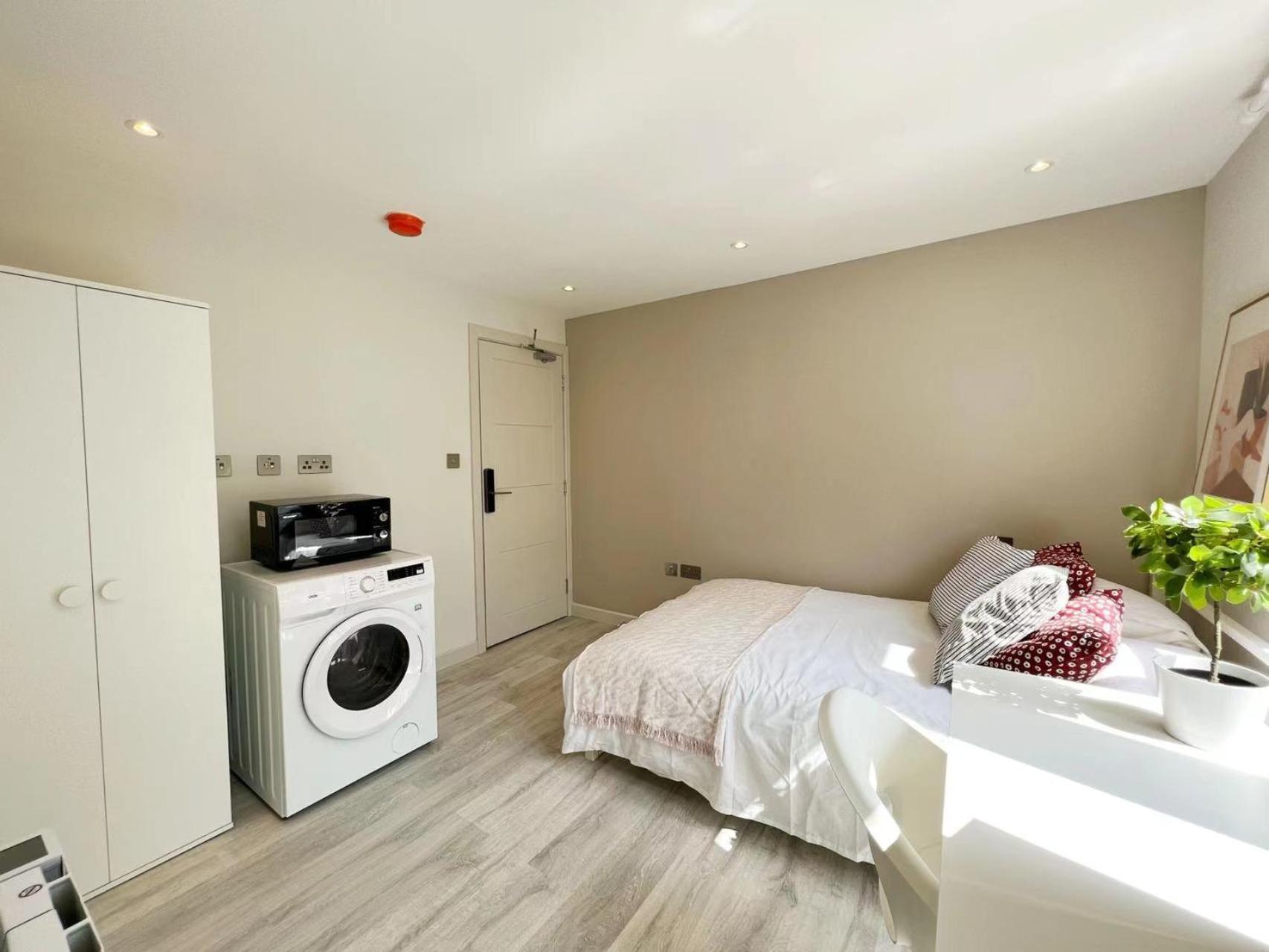 Morden Battersea Studio - 3 Guest house