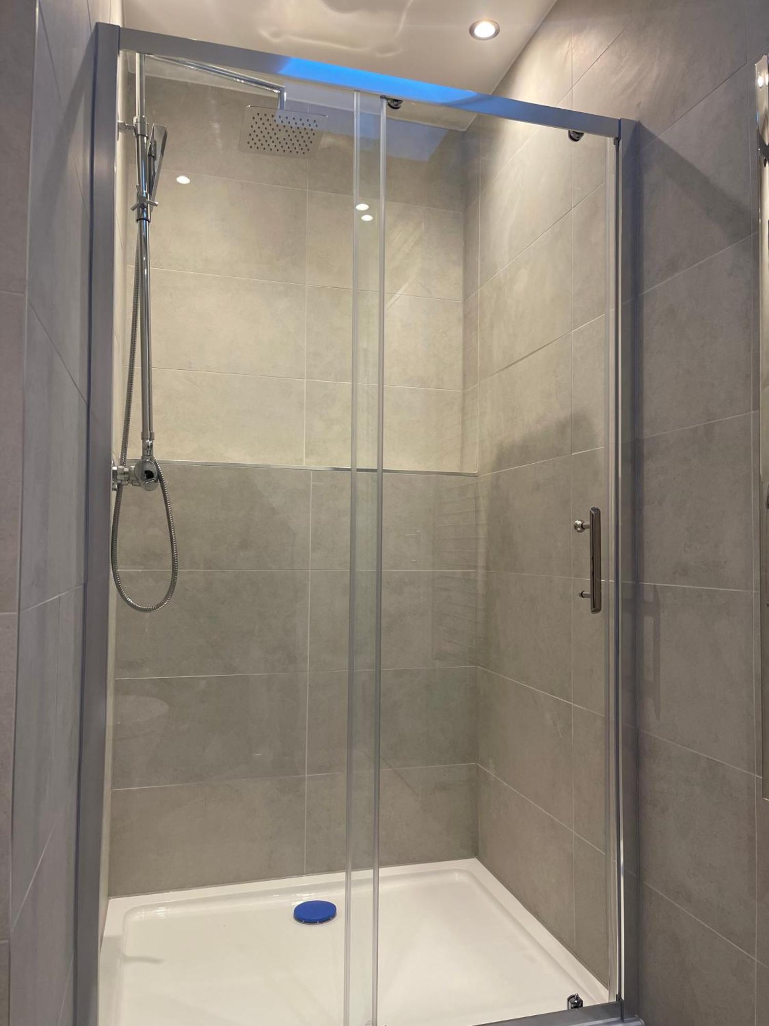 Fully Furnished Duplex In Askew Road Apartment London