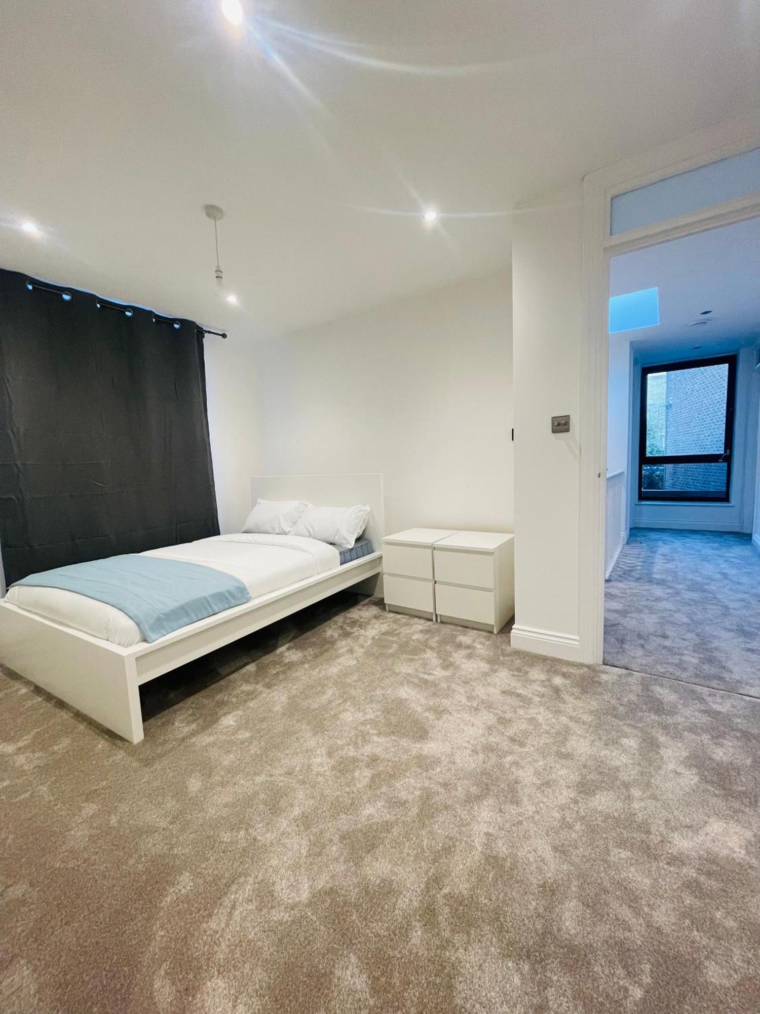 Apartment Fully Furnished Duplex In Askew Road