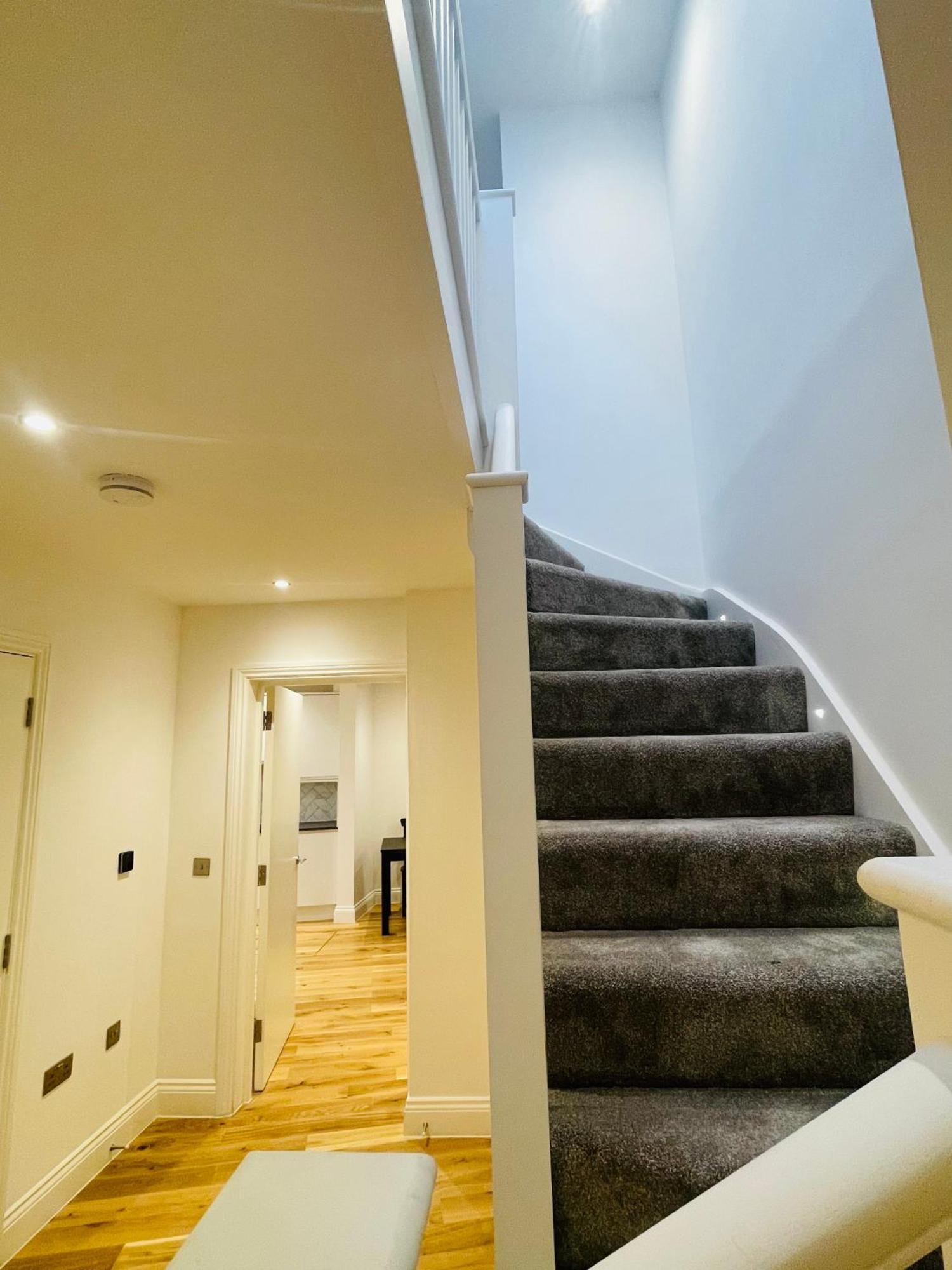 Apartment Fully Furnished Duplex In Askew Road *
