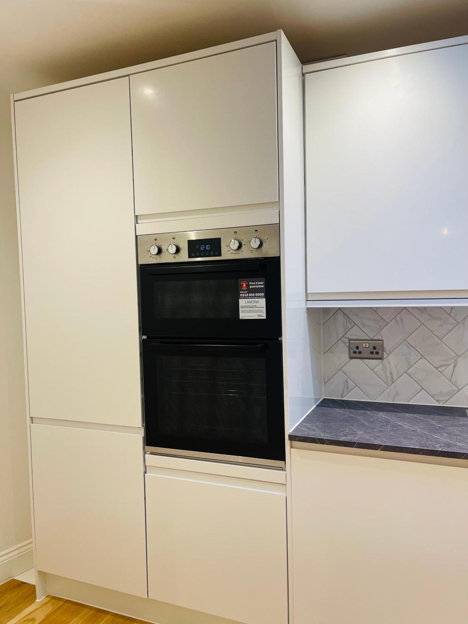 Apartment Fully Furnished Duplex In Askew Road London