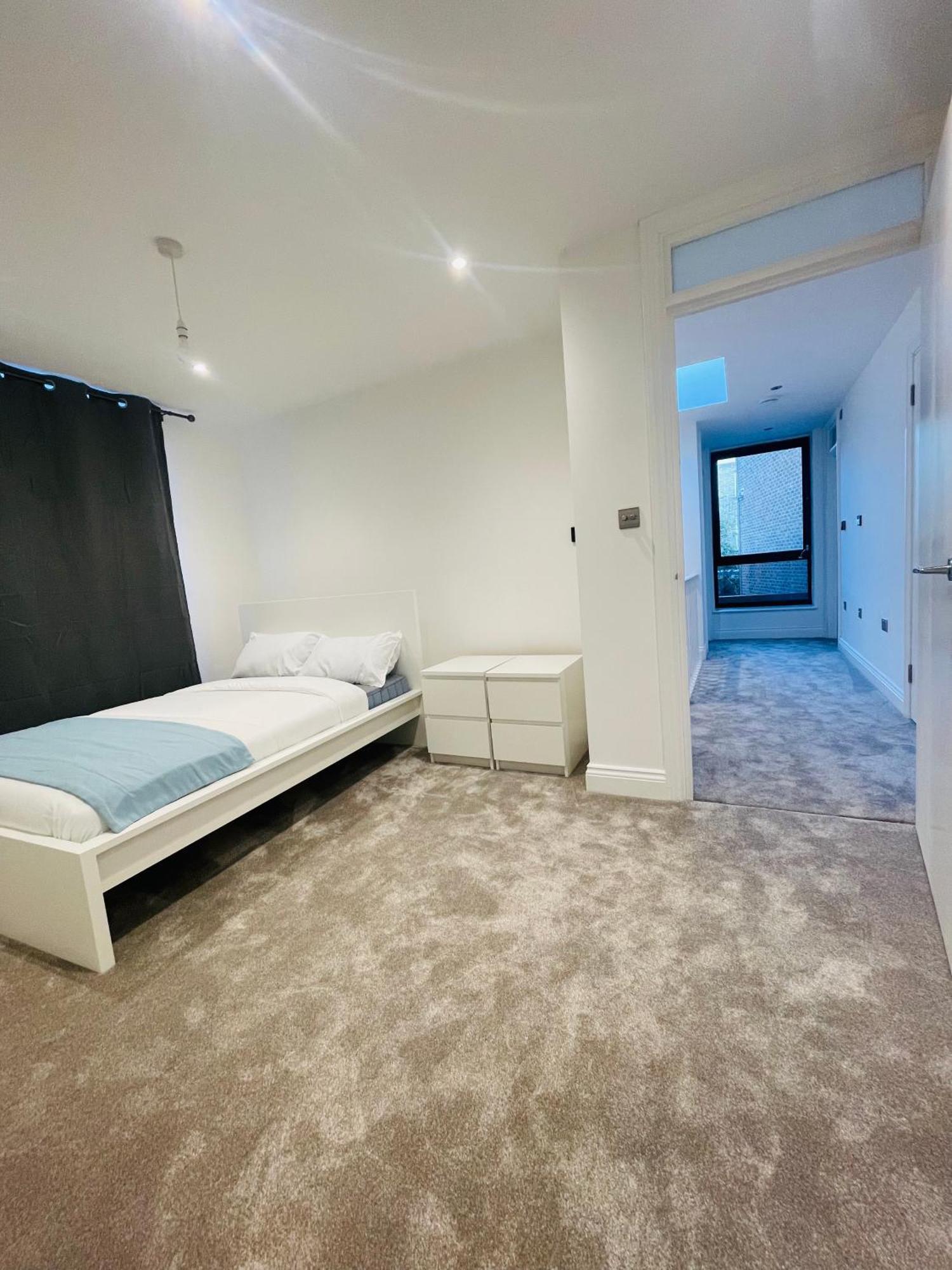 Fully Furnished Duplex In Askew Road * London