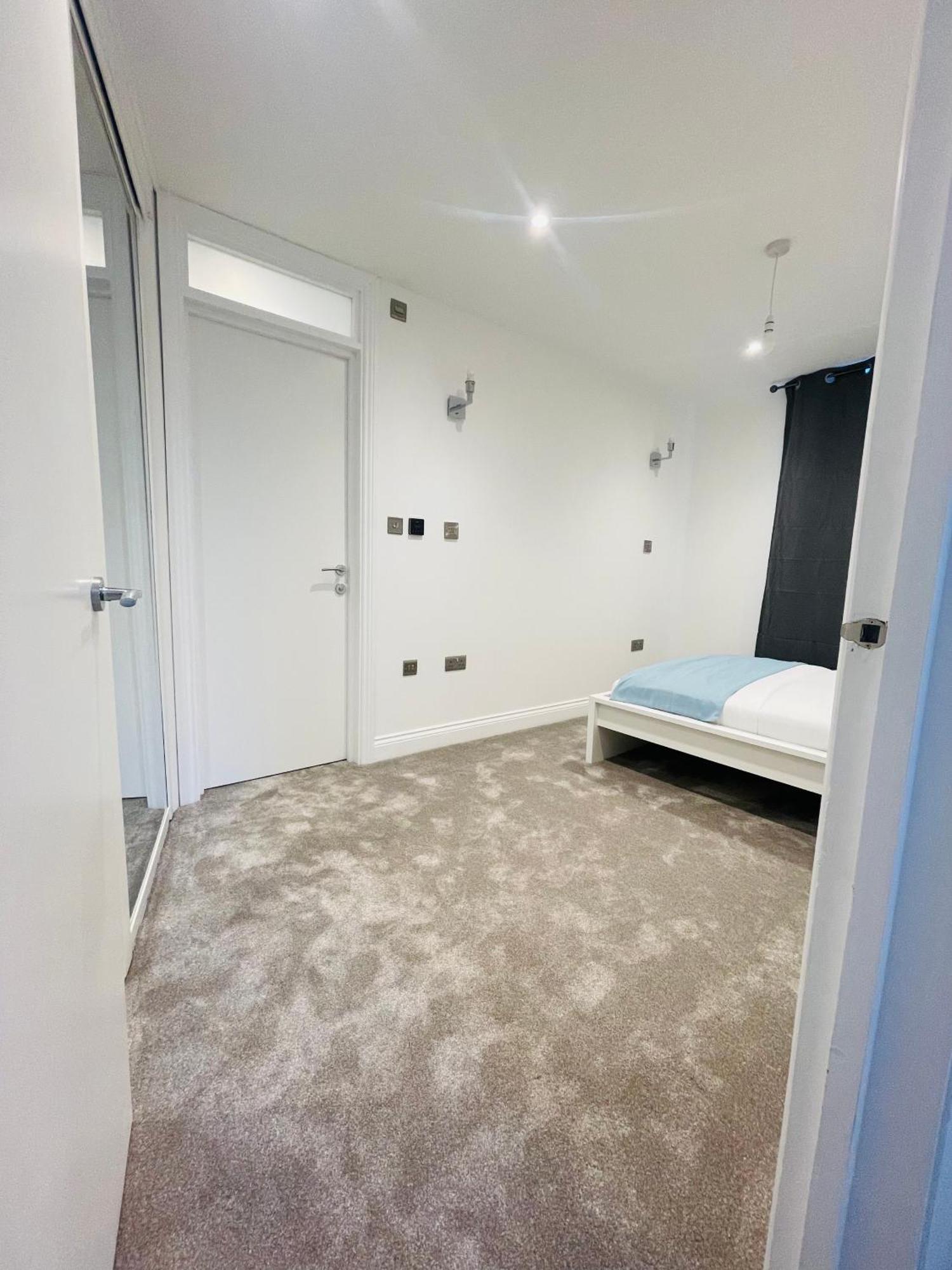 Apartment Fully Furnished Duplex In Askew Road *