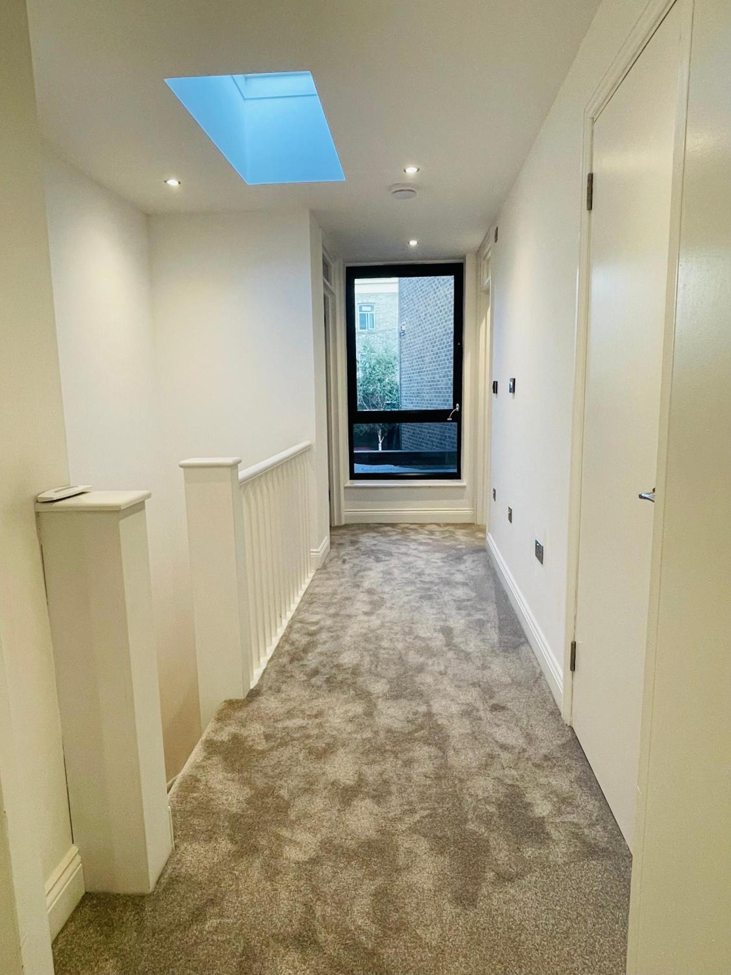 Fully Furnished Duplex In Askew Road London
