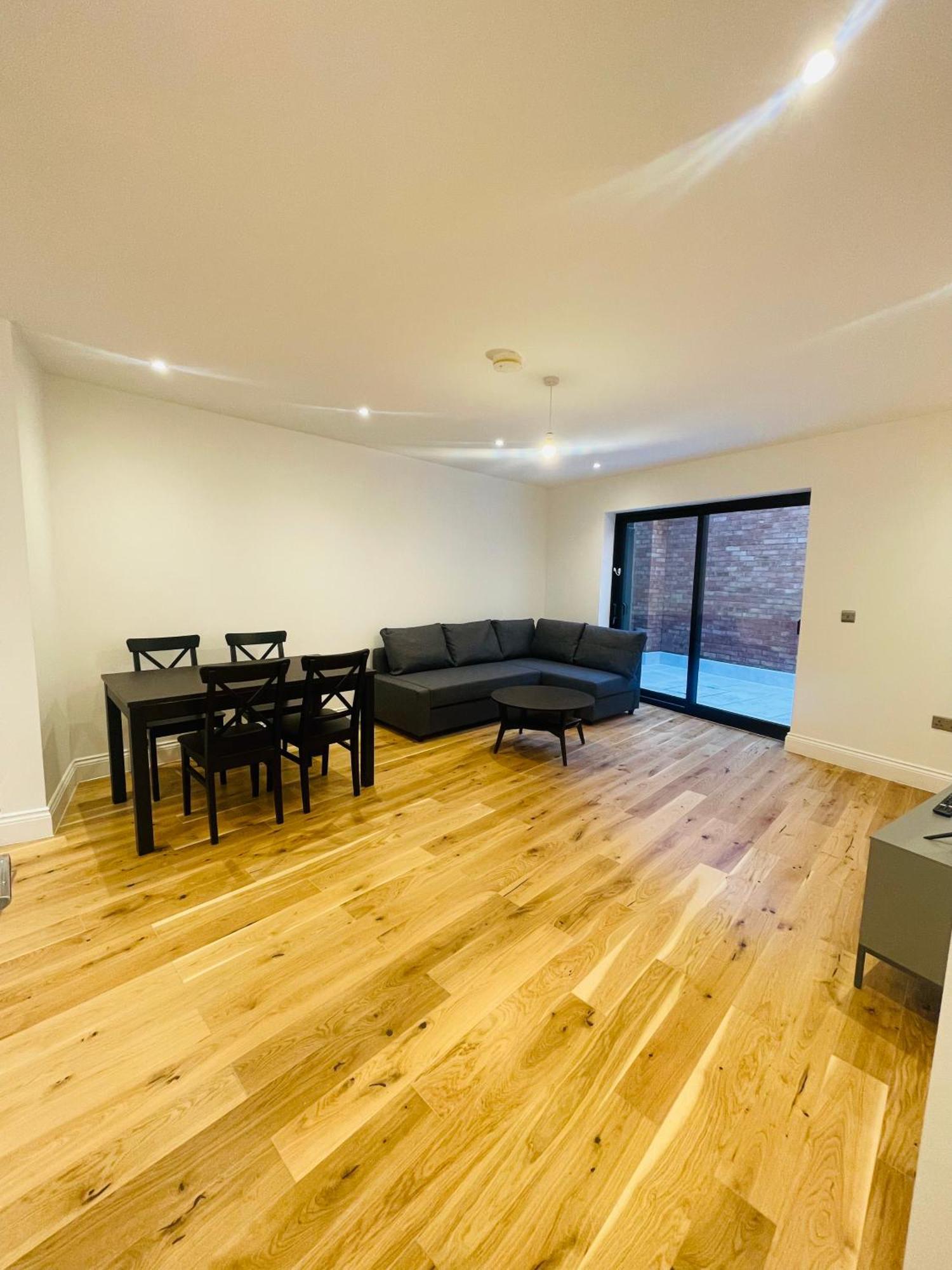 Fully Furnished Duplex In Askew Road * London