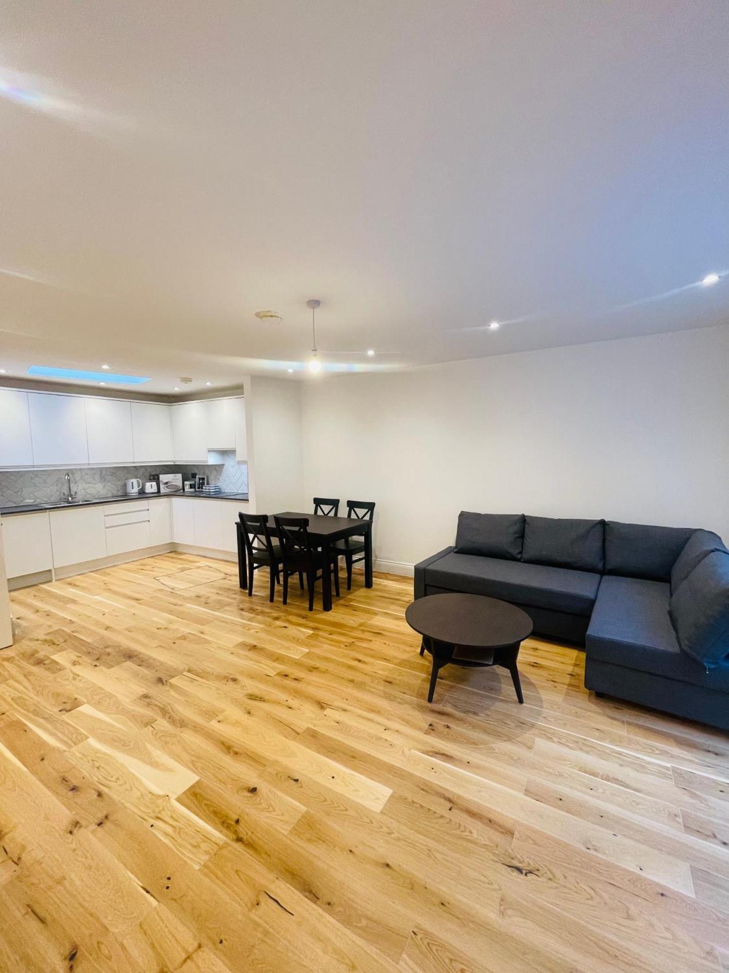 Fully Furnished Duplex In Askew Road Apartment *
