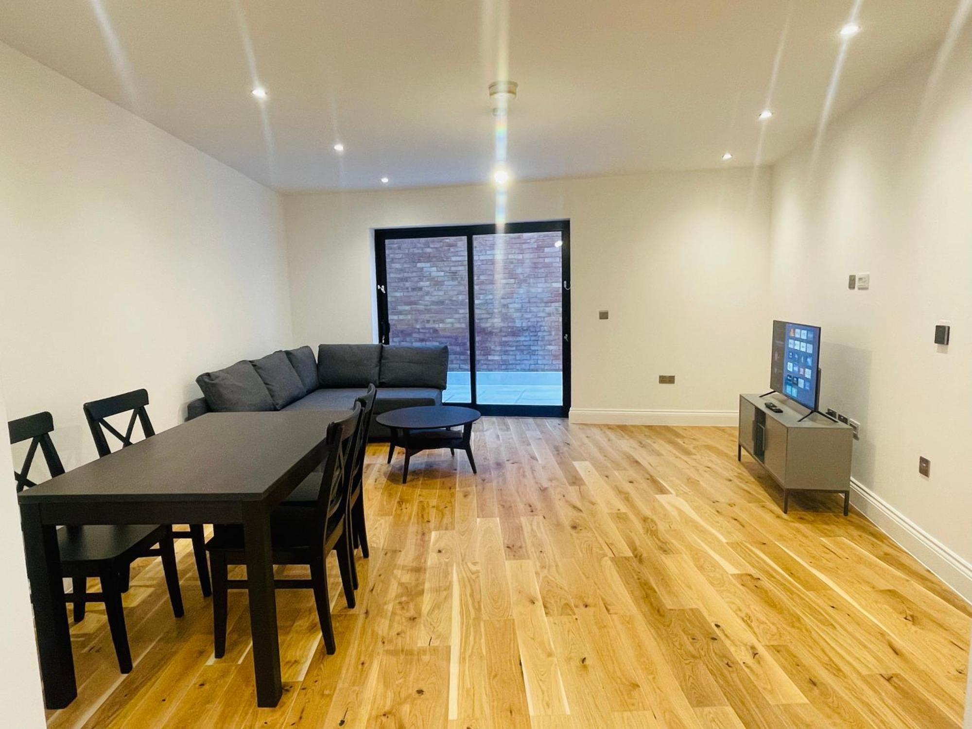Fully Furnished Duplex In Askew Road Apartment *